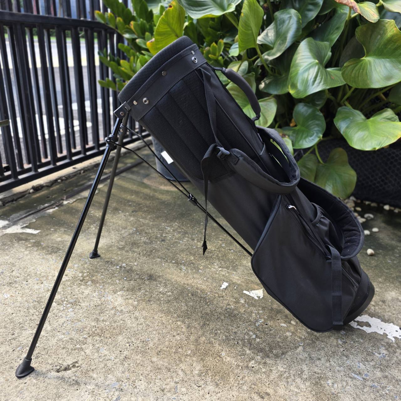 Golf stand bag - INESIS Ultralight ถุงกอล์ฟมีขาตั้งน้ำหนักเบาเป็นพิเศษจากอิเนซิส