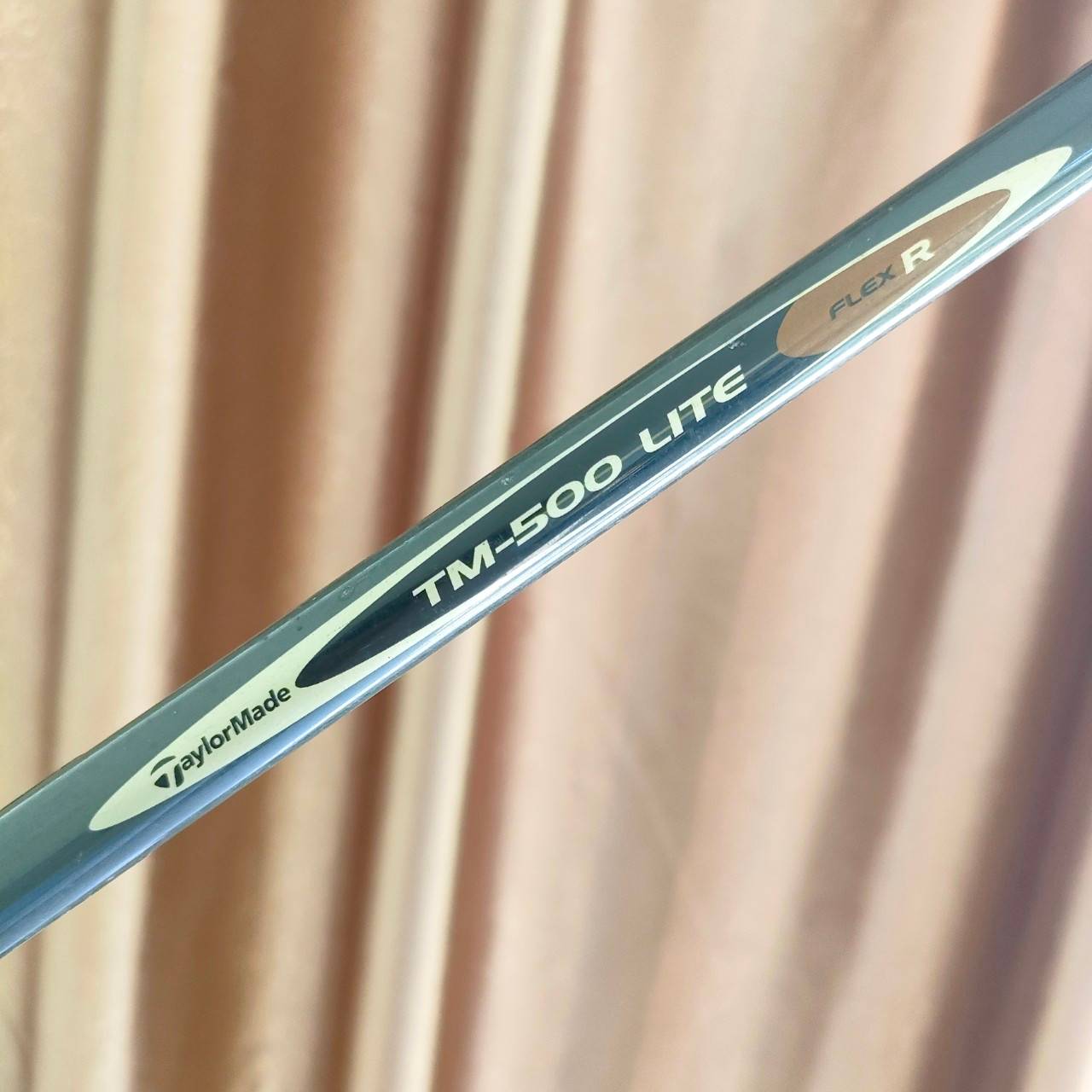 DRIVER TAYLORMADE R510 องศา 9.5 ก้าน TAYLORMADE TM-500 LITE FLEX R หัวไม่ใหญ่ เร่งสปีดหัวไม้ได้เร็วขึ้นมาก ตีง่ายมาก ถ่วงบล๊านซ์ไว้ได้อย่างดี ไม้กอล์ฟพรีเมี่ยมมือสอง ของแท้ By NakaraLuxurious