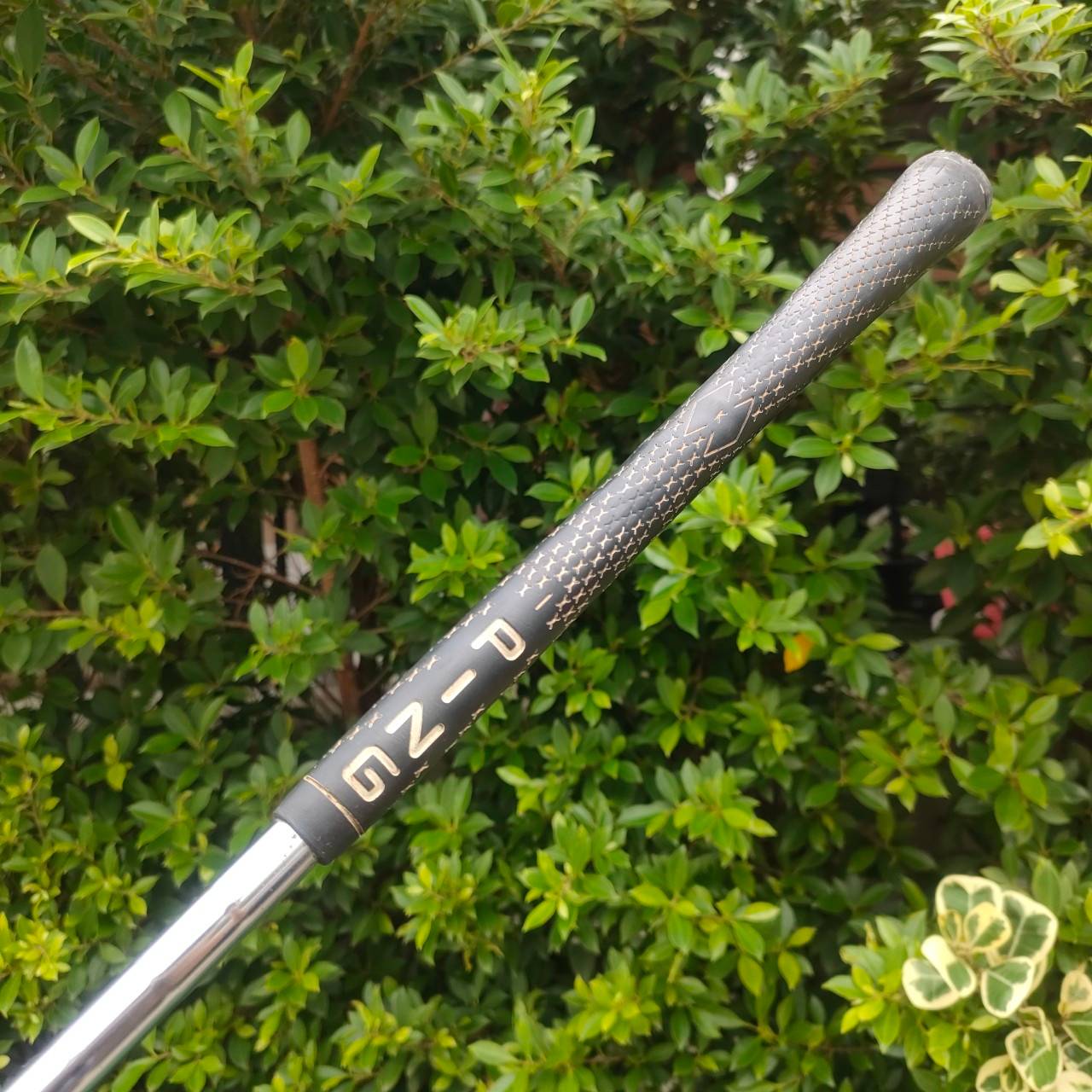 ชุดเหล็ก PING i3 O-SIZE จุดแดง มีเหล็ก 3 - 9 เเละ PW SW ก้าน CUSHIN *** มีสติ๊กเกอร์ด้านหลังหลุด*** แต่สภาพโดยรวมสวยสมบูรณ์ ไม้กอล์ฟมือสอง ของแท้ BY NakaraLuxurious