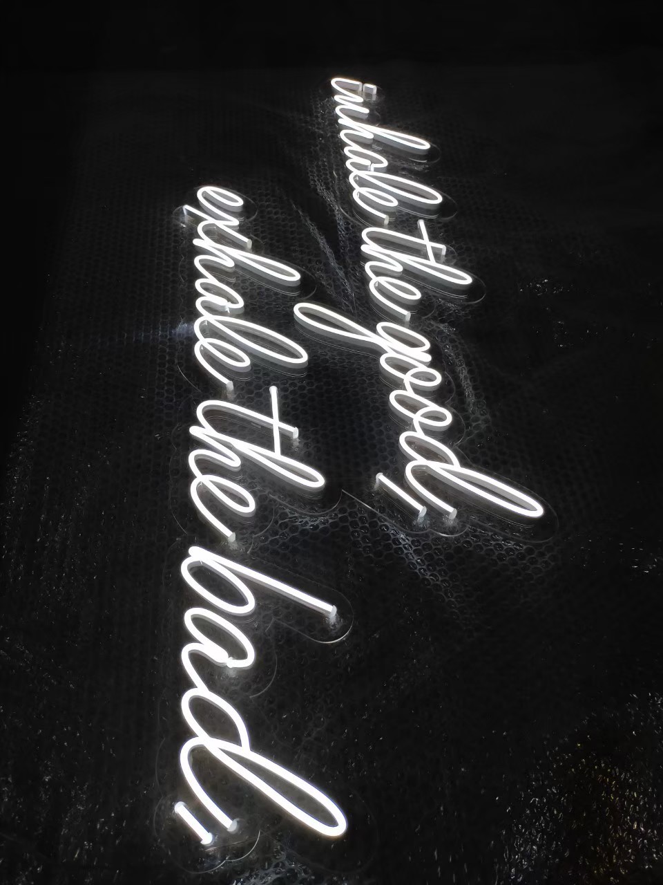 ไฟนีออน เฟค