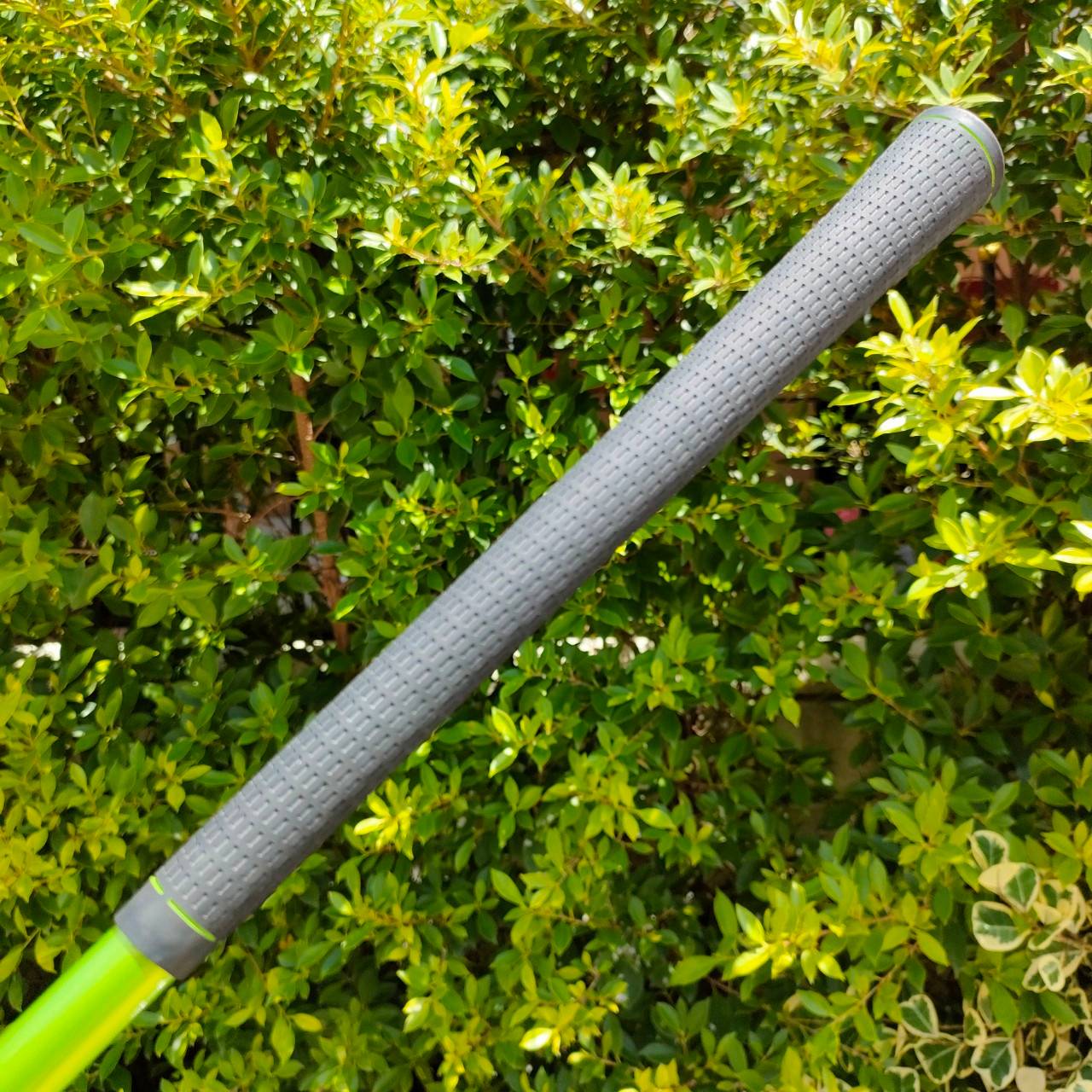 ก้าน MATRIX OZIK มือสอง ปกติใส่ใน TAYLORMADE RBZ ความยาวเฉพาะก้าน 44.5 นิ้ว ก้าน DRIVER FLEX R ติดกริพมาด้วย ไม้กอล์ฟมือสอง ของแท้ BY NakaraLuxurious