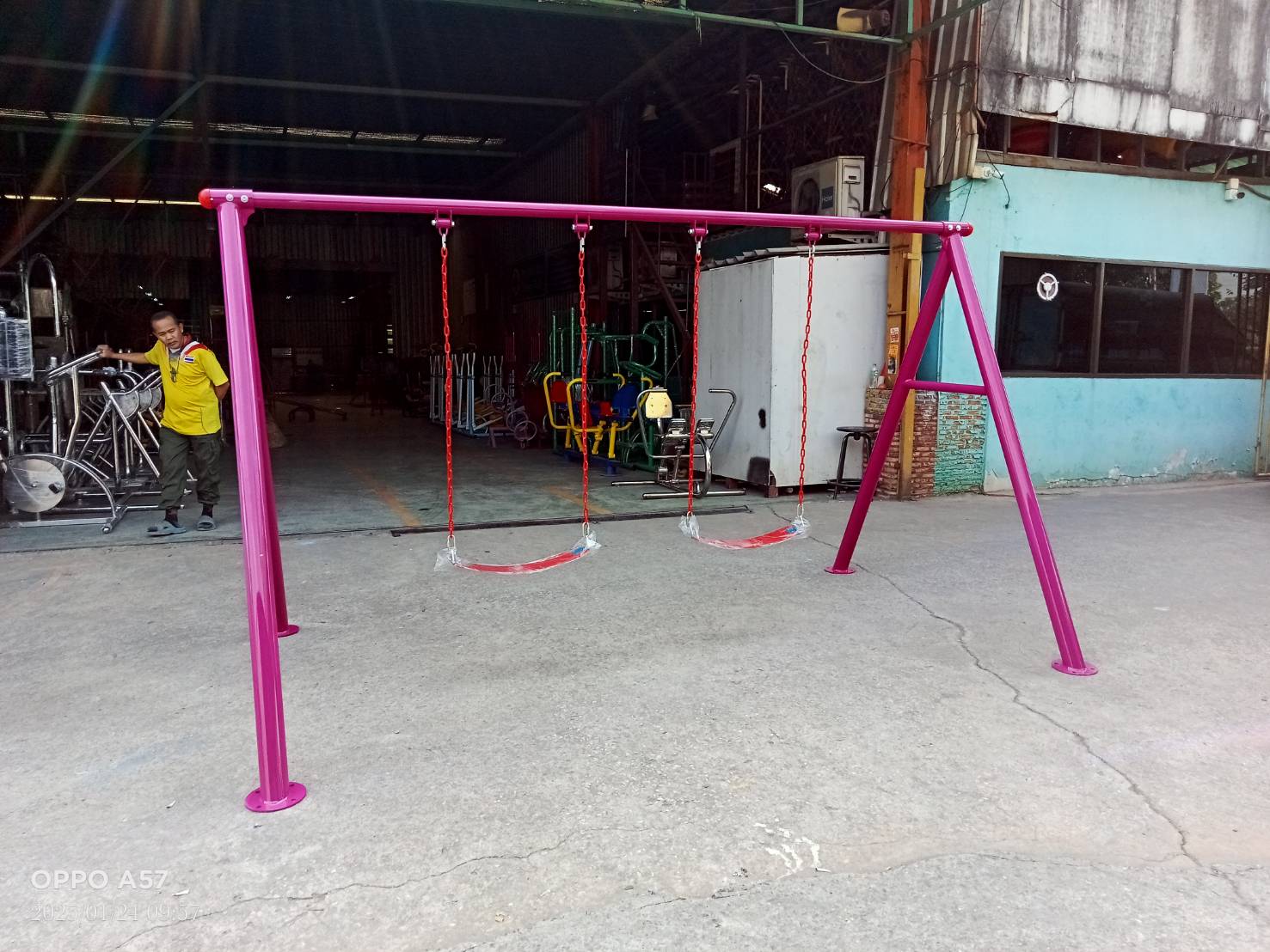 เครื่องเล่นสนามกลางแจ้ง เครื่องเล่นสนามเหล็ก ชุดชิงช้า 2 ที่นั่ง สินค้าผลิตในไทย มีมอก. สั่งทำสีตามต้องการได้