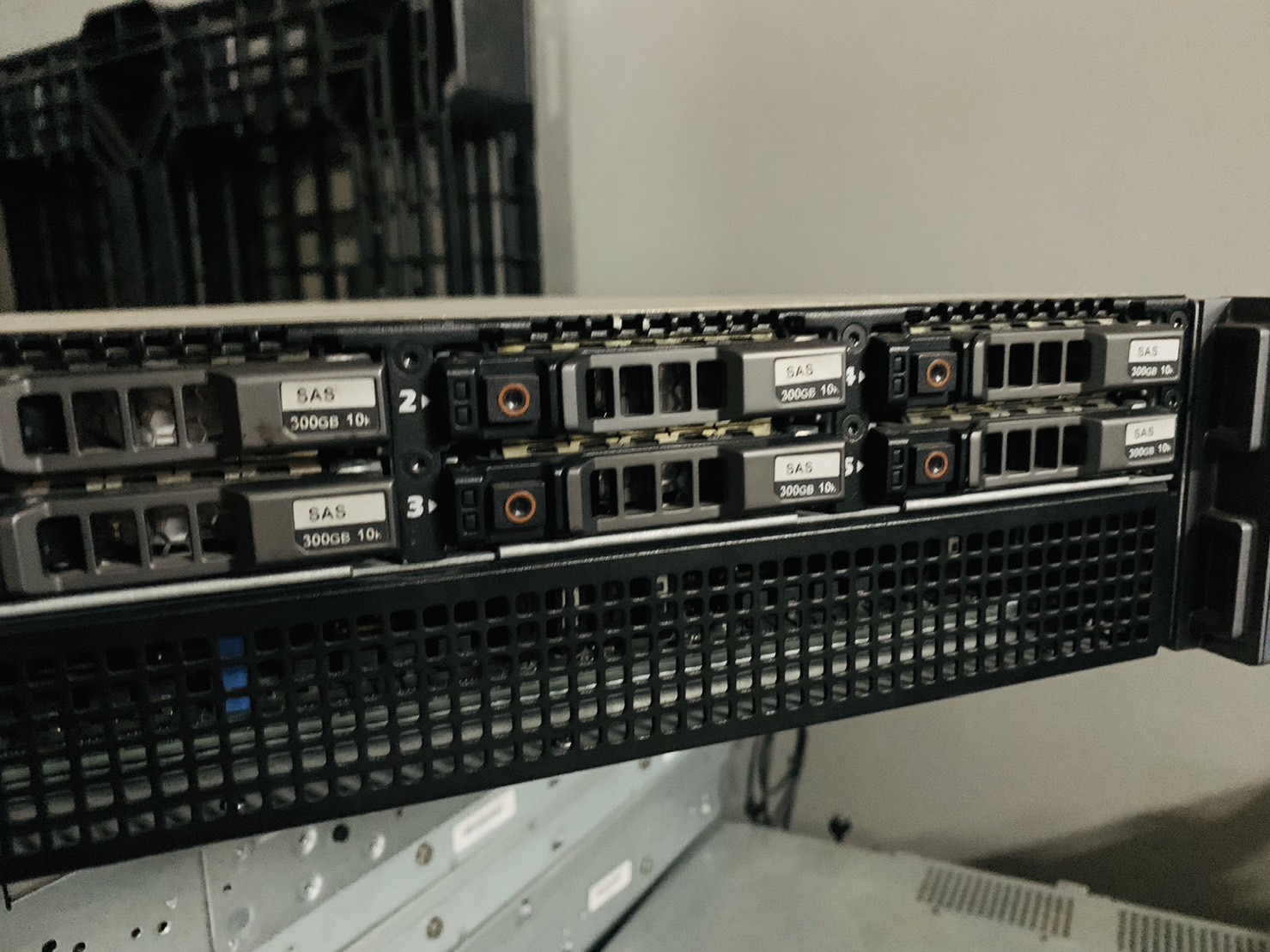 เซิร์ฟเวอร์ Dell PowerEdge R810 Server พร้อมใช้งาน