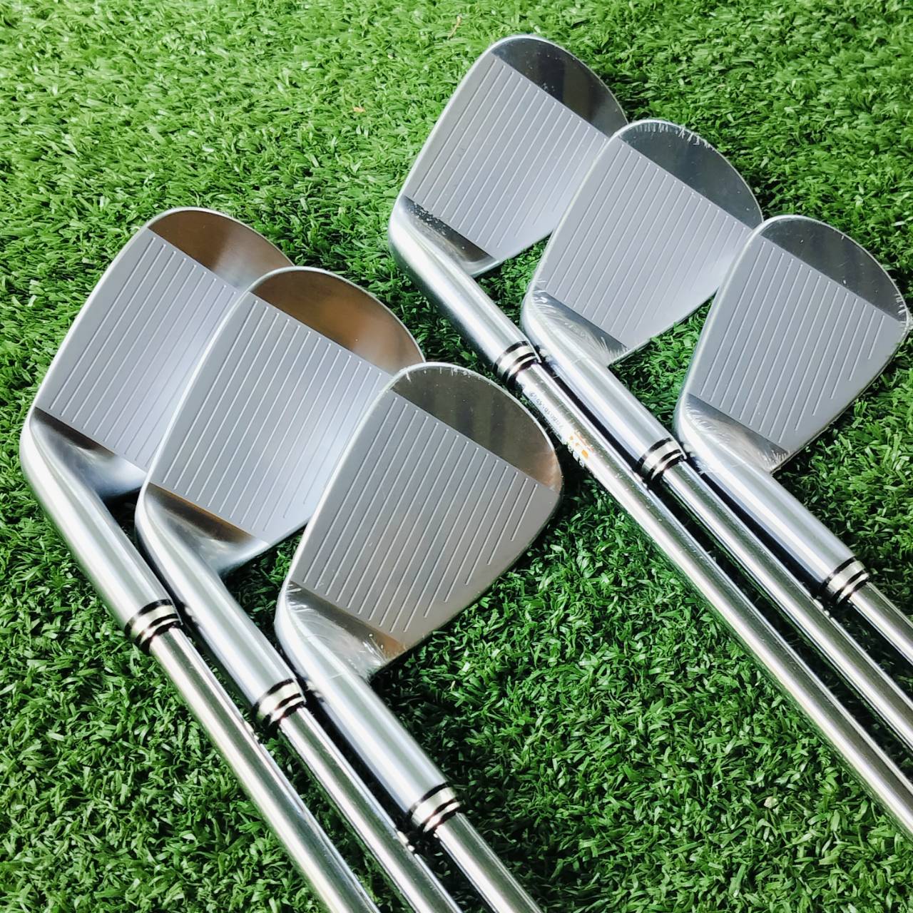 ชุดเหล็ก XXIO FORGED MX4000 สภาพสวยจัดระดับนางฟ้าเลยค่ะ เป็นเหล็ก FORGED พรีเมี่ยมญี่ปุ่น มี CAVITY เพื่อการชดเชยที่สูงขึ้น เป็นรุ่นพรีเมี่ยมของ XXIO ตีทั้งนุ่ม เข้าบอลแน่นๆ ได้ฟีลลิ่ง FORGED เต็มที่ ไม้กอล์ฟพรีเมี่ยมญี่ปุ่นมือสอง ของแท้ By NakaraLuxuriou