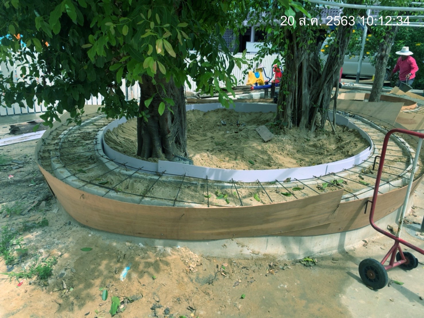 ราชวินิตประถม(บางแค)ทำเวที,ประตู,ที่นั่ง,สนามเด็กเล่น