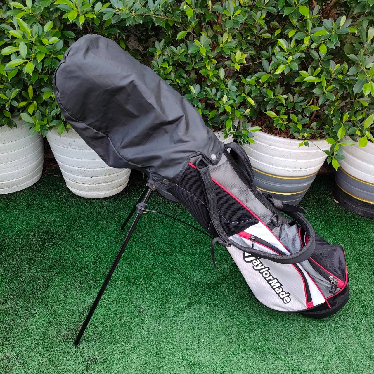 **ไม้กอล์ฟครบชุดสำหรับเด็ก** TAYLORMADE PHENOM พร้อมถุงกอล์ขาตั้ง สภาพสวยนางฟ้าสุดๆ สำหรับน้องที่อายุ 9 - 12 ขวบ