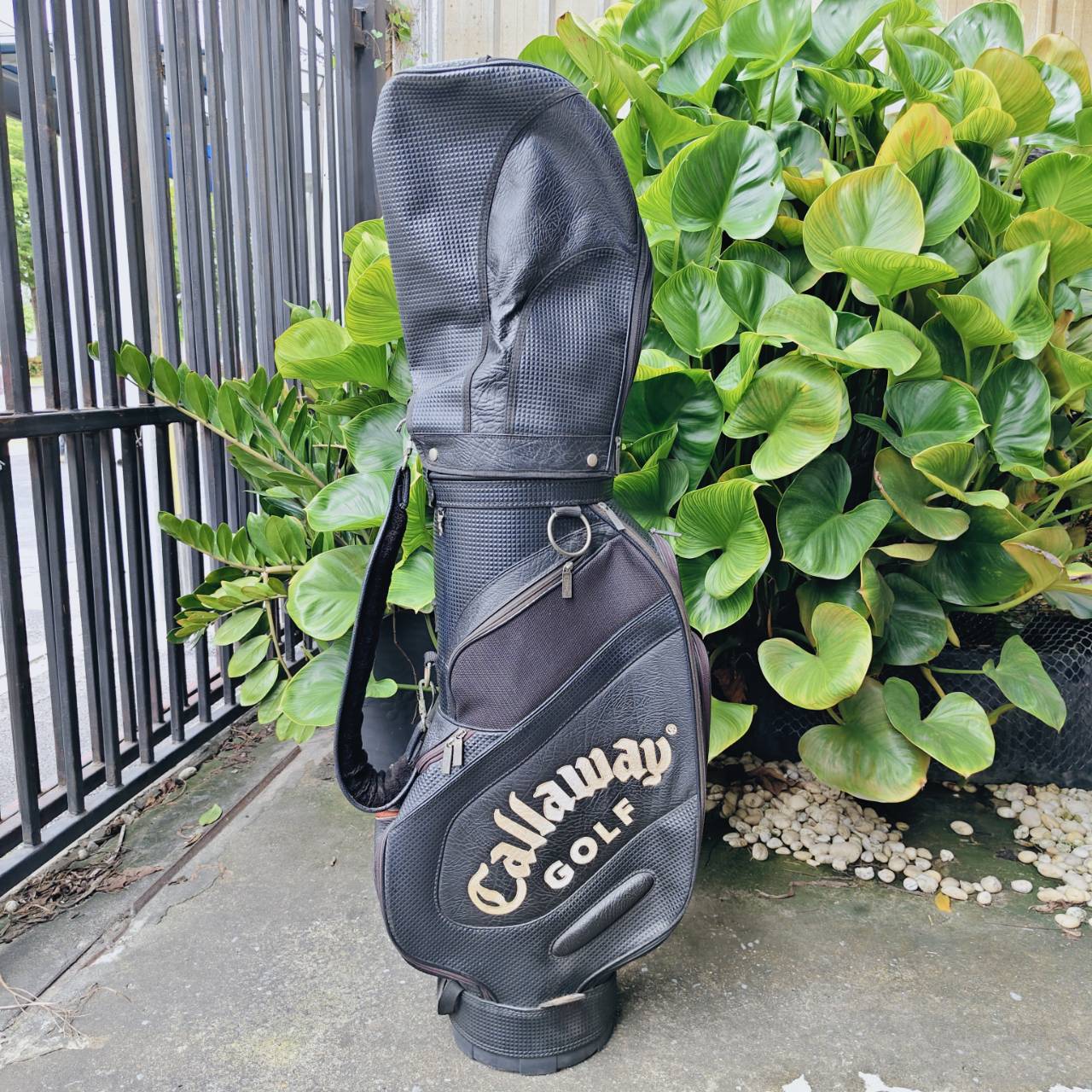 ** มีตำหนิ ** ถุงกอล์ฟ Callaway มือสอง ภายในบุกำมะหยี่อย่างดี วัสดุดี สายสะพายดี