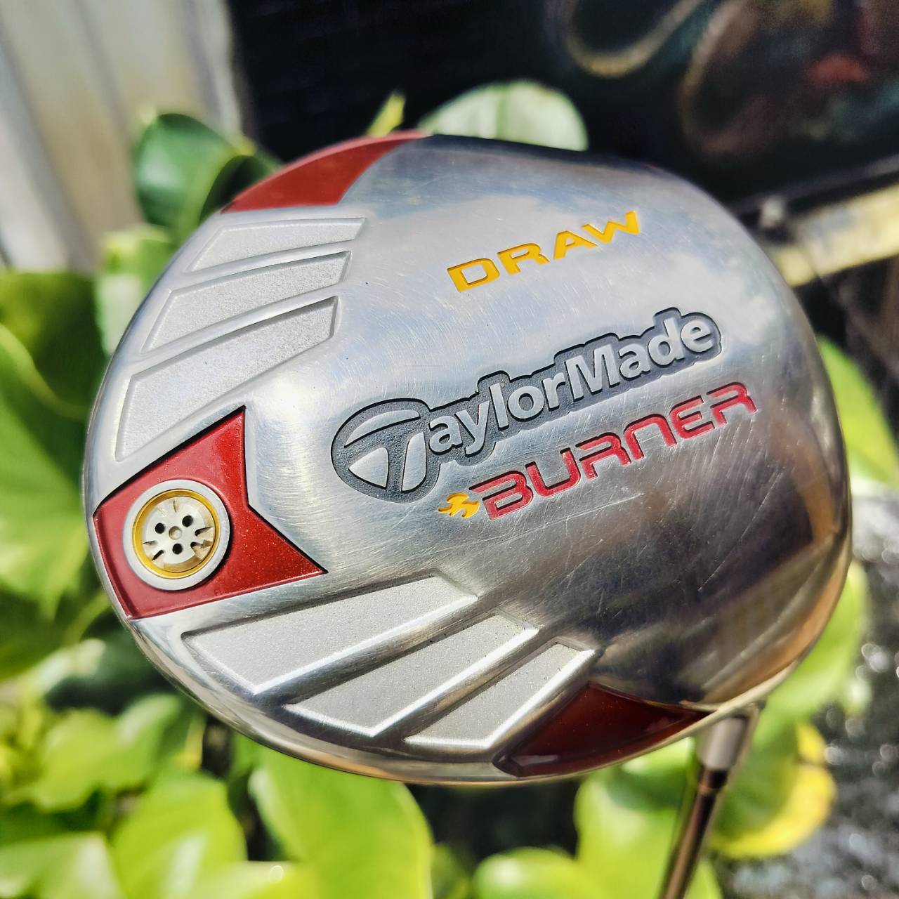 Driver Taylormade BURNER DRAW เป็นรุ่นที่แก้ปัญหาสำหรับคนชอบตีเฟด กระดองเคฟล่า จุด CG ต่ำ หัวใหญ่ หน้าสวีตสปอตกว้างเน้นตีง่ายๆค่ะ ระยะมาเต็มด้วยค่ะ องศา 9.5 ก้าน FUJIKURA FLEX R 50 กรัม ไม้กอล์ฟพรีเมี่ยมมือสอง ของแท้ By NakaraLuxurious