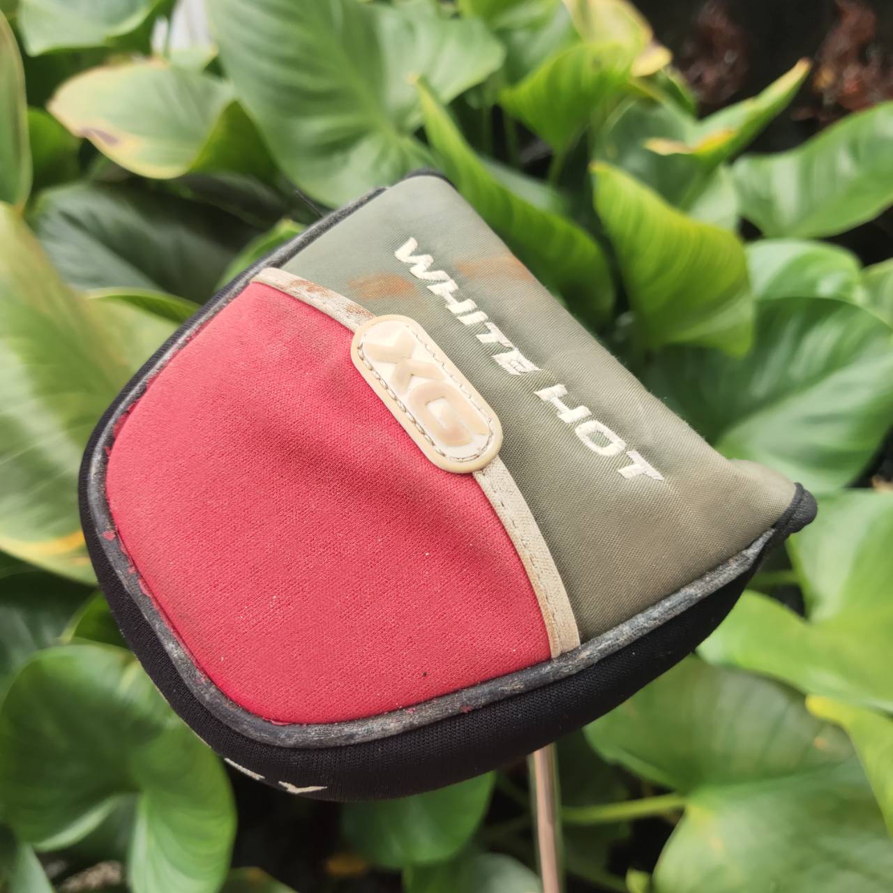 PUTTER ODYSSEY 2-BALL หน้า XG เป็นแบบ CS ก้านเสียบแบบ CENTER แผ่นอินเสิร์ตแบบหลายชั้นที่ให้ความรู้สึกนุ่มนวลและการควบคุมระยะที่ยอดเยี่ยม