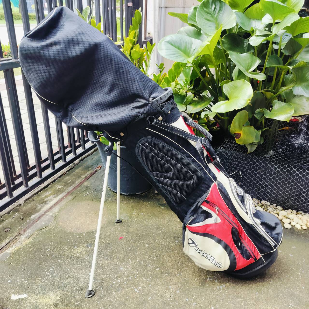 ถุงกอล์ฟ Taylormade ขาตั้ง มือสอง ของแท้ สภาพสวยเดิม