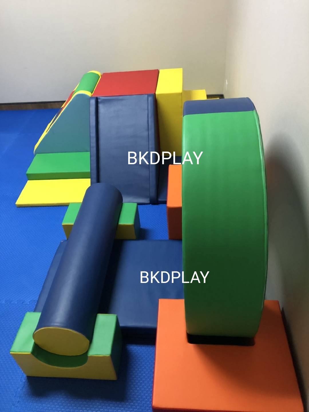 โดนัทนุ่มนิ่ม พร้อมเบาะทางเดินฝึกทรงตัว กระตุ้นพัฒนาการ กิจกรรมบำบัด กายภาพบำบัดเด็ก เสริมพัฒนาการกล้ามเนื้อมัดใหญ่ indoorplayground รับผลิตเครื่องเล่นนุ่มนิ่ม softplay ใช้ในโรงเรียนนอนุบาล ศูนย์พัฒนาเด็กเล็ก โรงพยาบาล