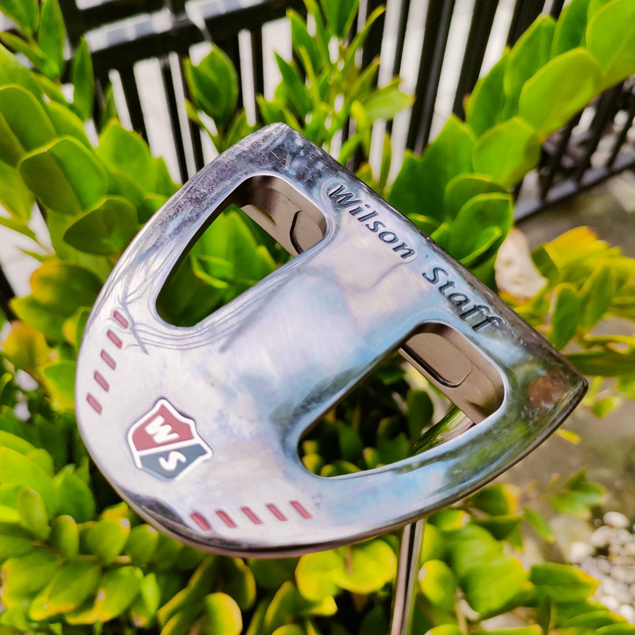 PUTTER WILSON STAFF 8875 ความยาว 34 นิ้ว เป็นตัวพรีเมี่ยม หน้าสัมผัสสุดพิเศษ ทั้งนุ่มและมี ลวดลายเพื่อให้ลูกกลิ้งได้ดี หมุนเกาะไลน์อย่างมาก ไม้กอล์ฟพรีเมี่ยมมือสอง ของแท้ By NakaraLuxurious