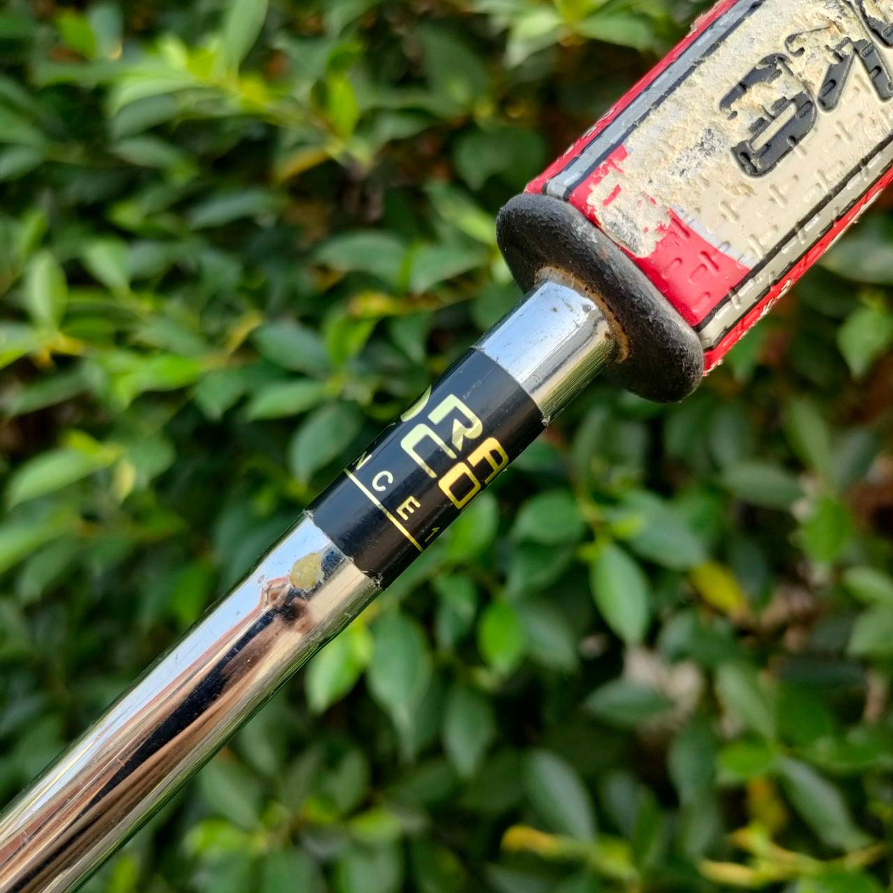 PUTTER หน้าสัมผัสทองเหลือง และมี MILLED เกาะไลน์สุดๆ ความยาว 33 นิ้ว น้ำหนักดีมาก ก้าน ORAYCOOK ลดการสั่นได้ดี ** GRIP SUPER STROKE เเบบใหญ่**