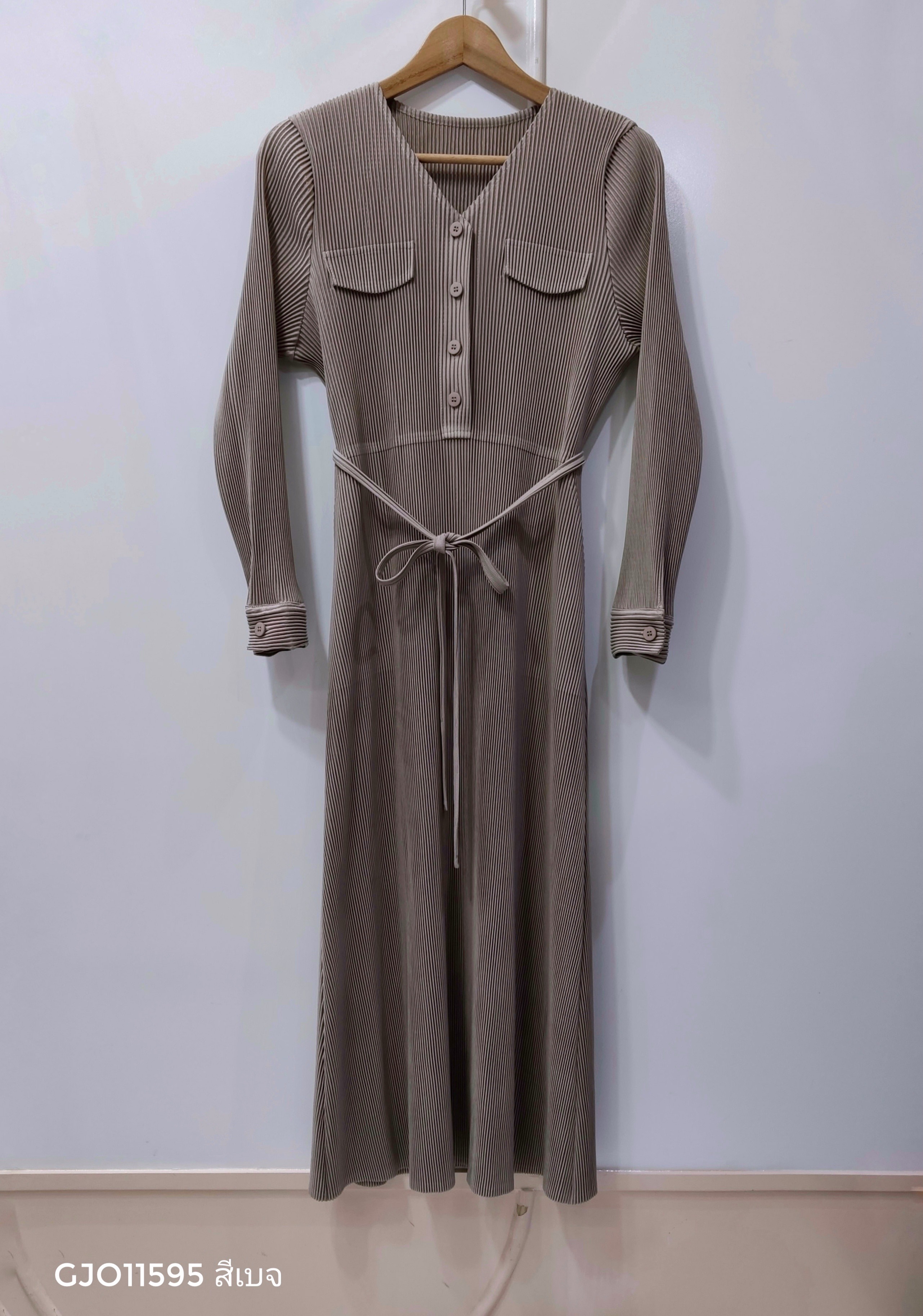 2MUAY รุ่น GJO11595 เดรสอัดพลีท THICK V NECK LONG SLEEVE PLEATED DRESS 8 สี FREE SIZE