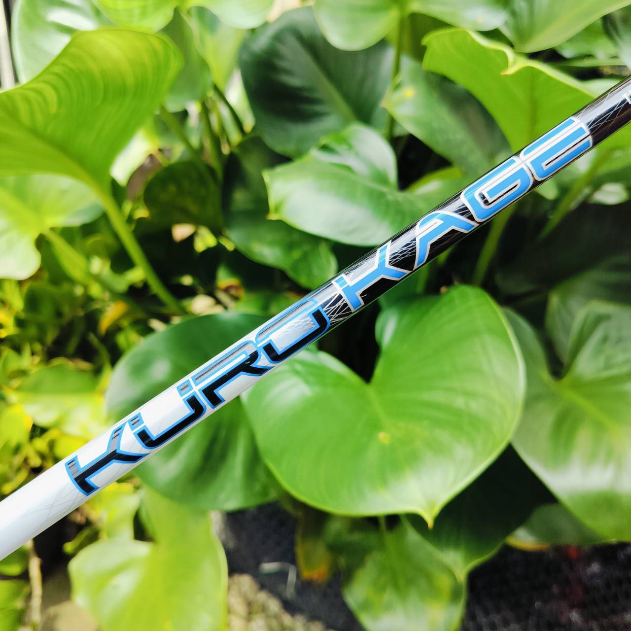 ก้าน KURO KAGE TM5 FLEX SR เป้นก้านใส่ Driver พร้อมมีสลีฟมาด้วย และติดกริพ GOLF PRIDE มาด้วย กริพแพง ความยาวเฉพาะก้าน 44 นิ้วค่ะ ใส่กับหัว จะอยู่ 45 นิ้ว โดยประมาณค่ะ ลดพิเศษที่สุด!!!