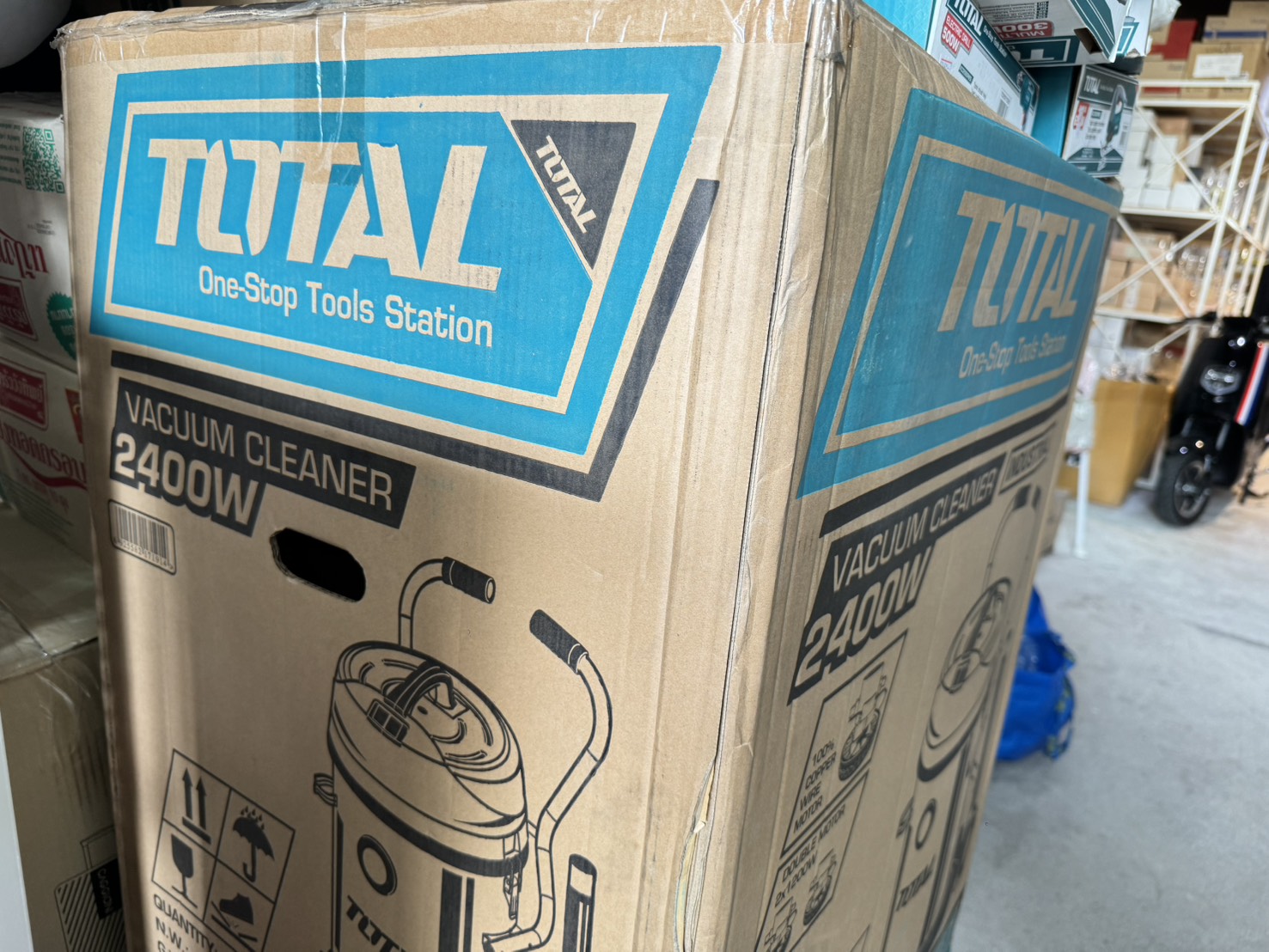 Total เครื่องดูดฝุ่น 2 มอเตอร์ 2400 วัตต์ ความจุ 75 ลิตร รุ่น TVC24751 ( Vacuum Cleaner )