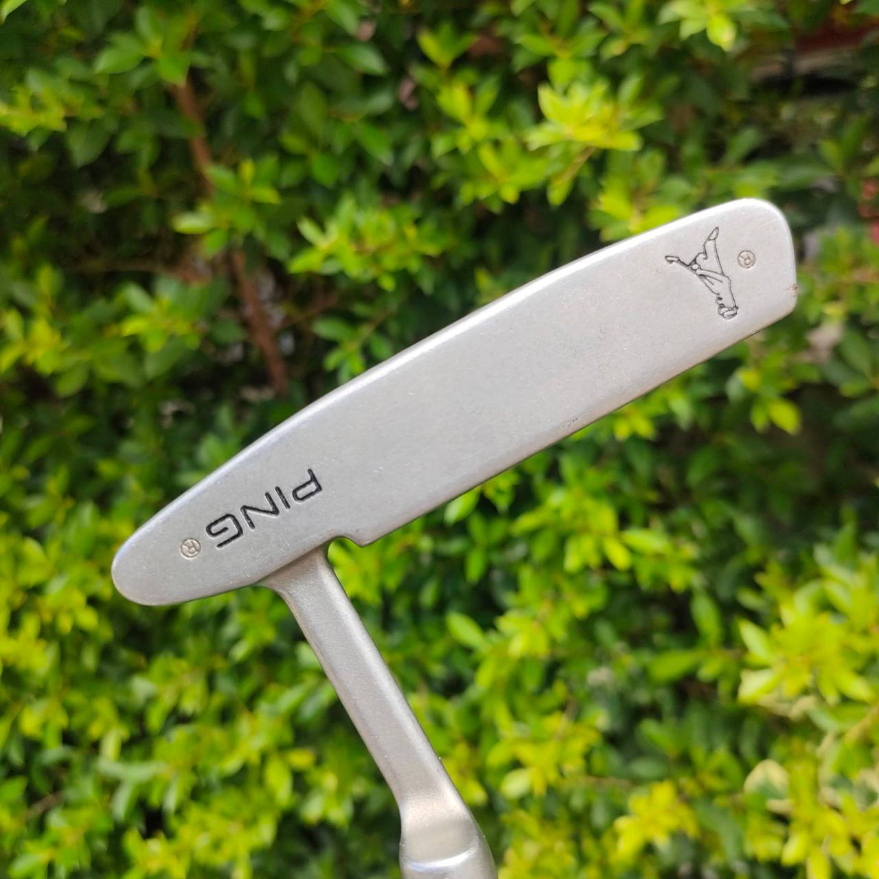 PUTTER PING ANSER2 ความยาว 35 นิ้ว จุดดำ เป็นไลน์ที่เท่ากับพัตเตอร์ มาตรฐานทั่วไป สวยนางฟ้า กริพเดิมๆ การออกแบบและ วัสดุดีมาก ไม้กอล์ฟมือสอง ของแท้ BY NakaraLuxurious