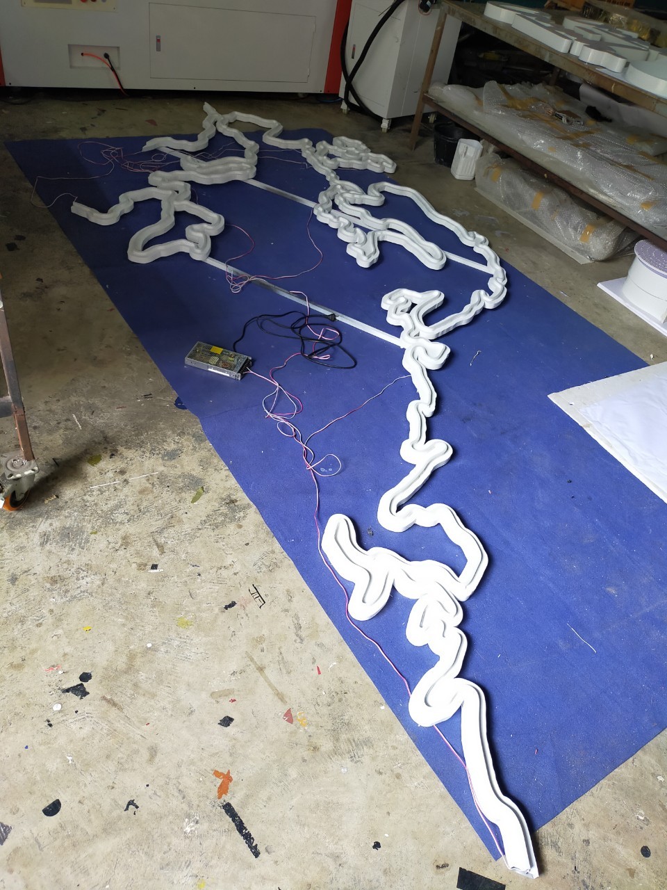 ไฟนีออน เฟค