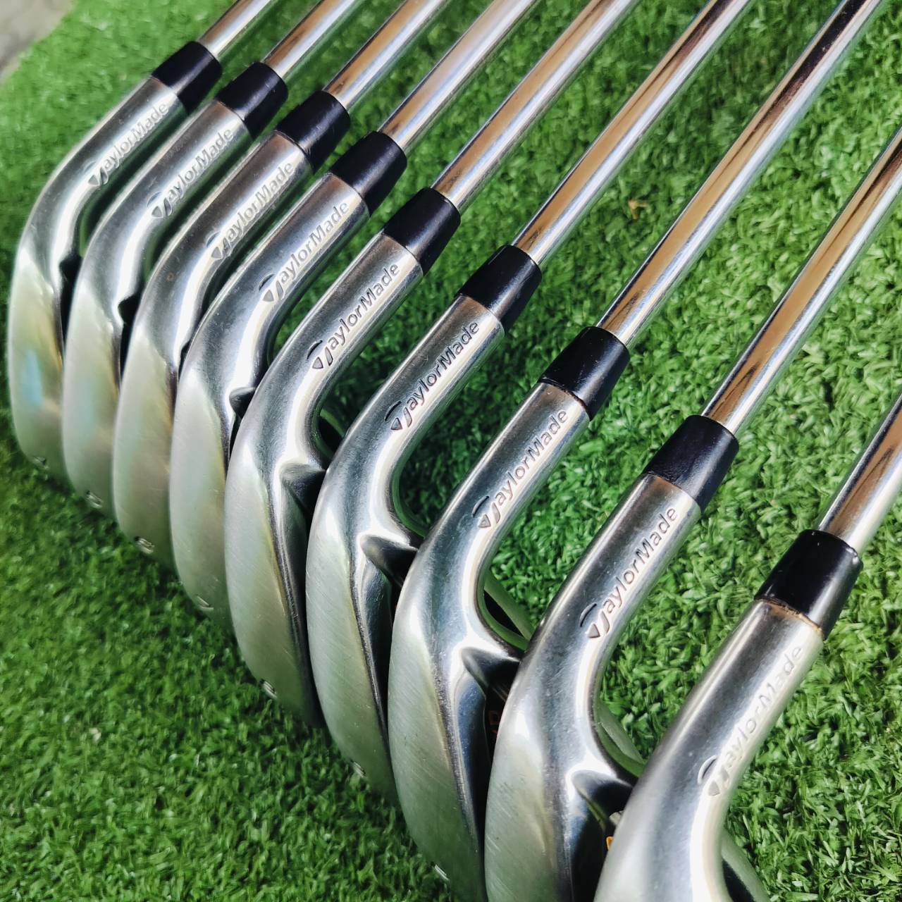 ชุดเหล็ก Taylormade R360 XD ก้านเหล็ก Taylormade FLEX R รุ่น XD เป็นรุ่นหน้าเด้ง ตีไกลมากๆ และชุด 360 เป็นใบใหญ่ตีง่ายที่สุด ฟีลลิ่งที่แสนนุ่มนวล สภาพสวยงามค่ะ ไม้กอล์ฟพรีเมี่ยมมือสอง ของแท้ By NakaraLuxurious