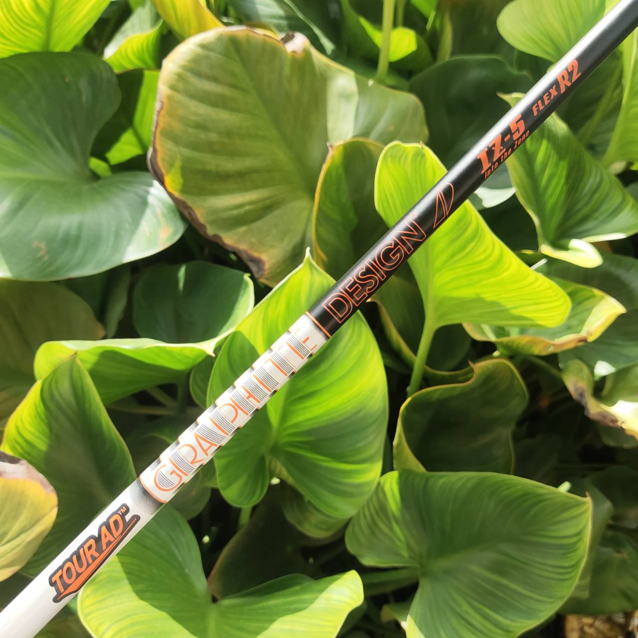 ก้านใส่หัวไม้ TOUR AD IZ-5 FLEX R2 ก้านไม้ที่นักกอล์ฟทั่วโลกไว้วางใจ