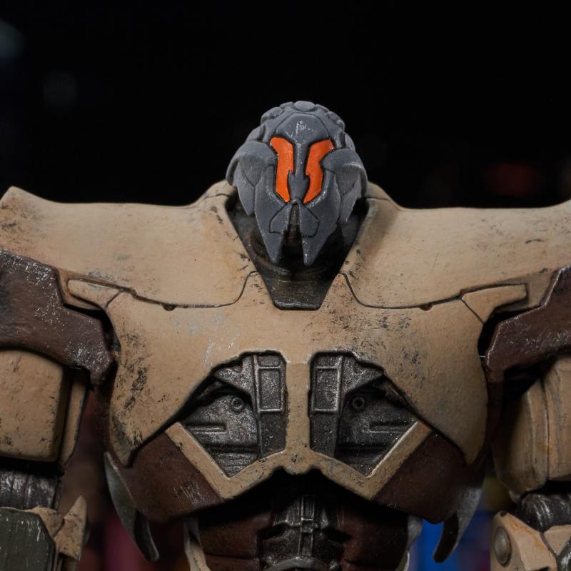 [สั่งจอง]Diamond Select Toys - Pacific Rim - - Titan Redeemer (Desert Combat) - Kaiju Drone (Breach Energy)