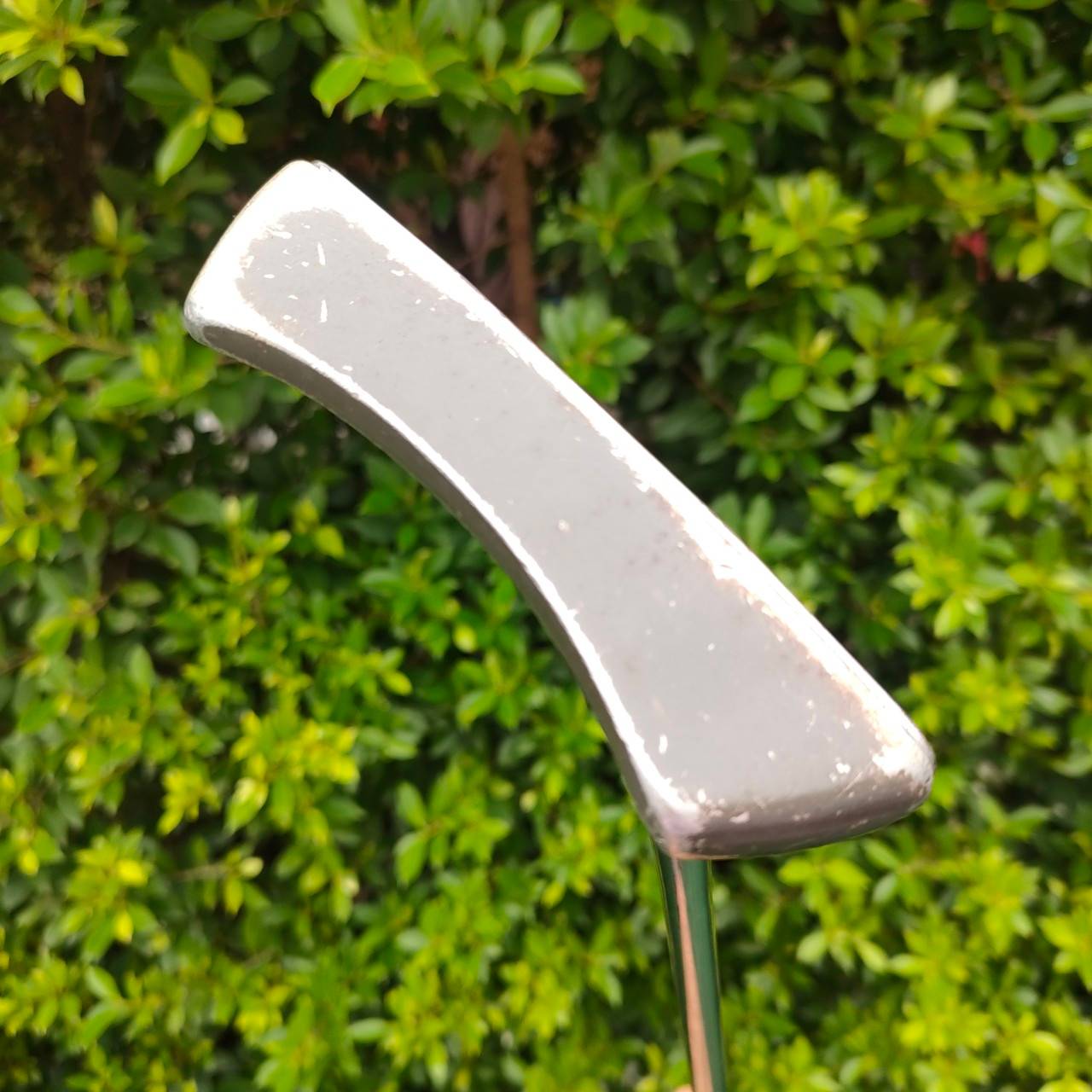 PUTTER TAYLORMADE ความยาว 34 นิ้ว รุ่นนี้บล๊านซ์ดีมาก ของ Taylormade ออกแบบให้ยื่นออกไปทั้งสองข้าง และทำเป็นวงโค้ง ทำให้ชดเชย ความผิดพลาดได้สูงสุด ไม้กอล์ฟมือสอง ของแท้ BY NakaraLuxurious