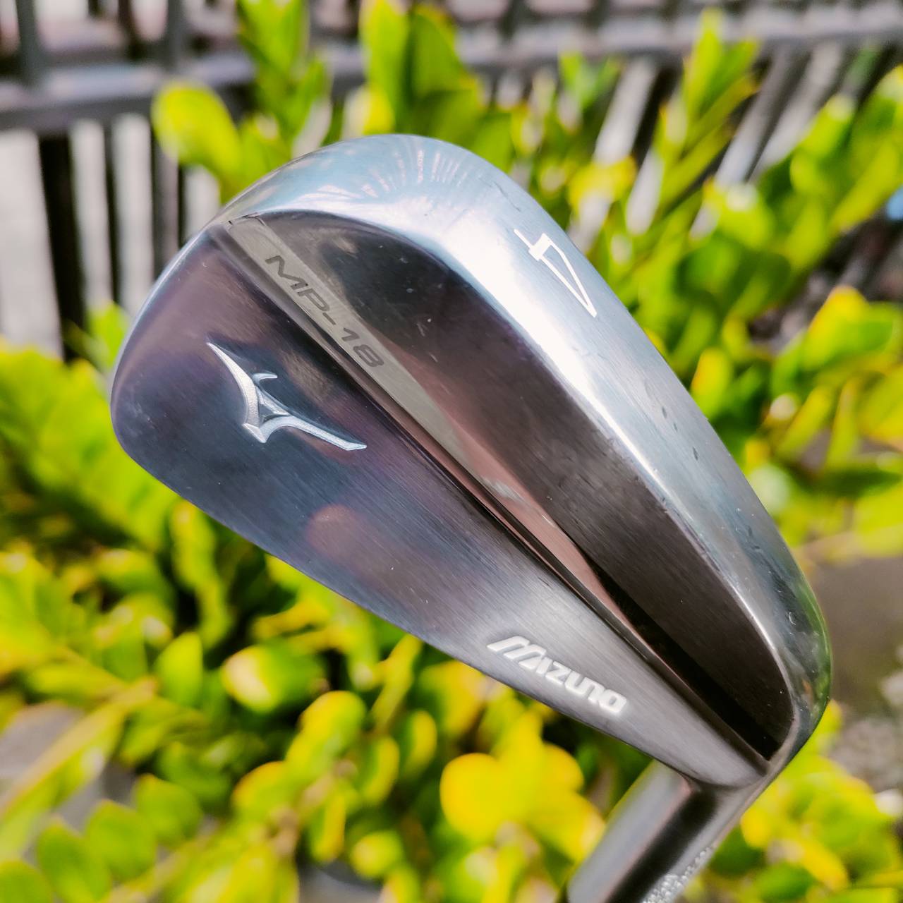 ชุดเหล็ก MIZUNO MP18 สวยนางฟ้า ออกแบบรูปทรงมาอย่างประณีต เฉียบคม สวยงามทุกมุมมอง สันใบด้านบนบาง “Grain Flow Forged HD” (High Density) ไม้กอล์ฟพรีเมี่ยมญี่ปุ่นมือสอง ของแท้ By NakaraLuxurious