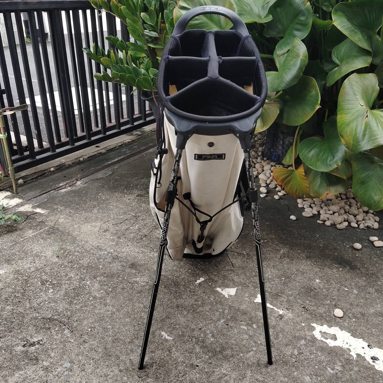 *สภาพไม่ค่อยสวย ถุงกอล์ฟ PING ถุงขาตั้ง ของแท้มือสอง ตามรูป