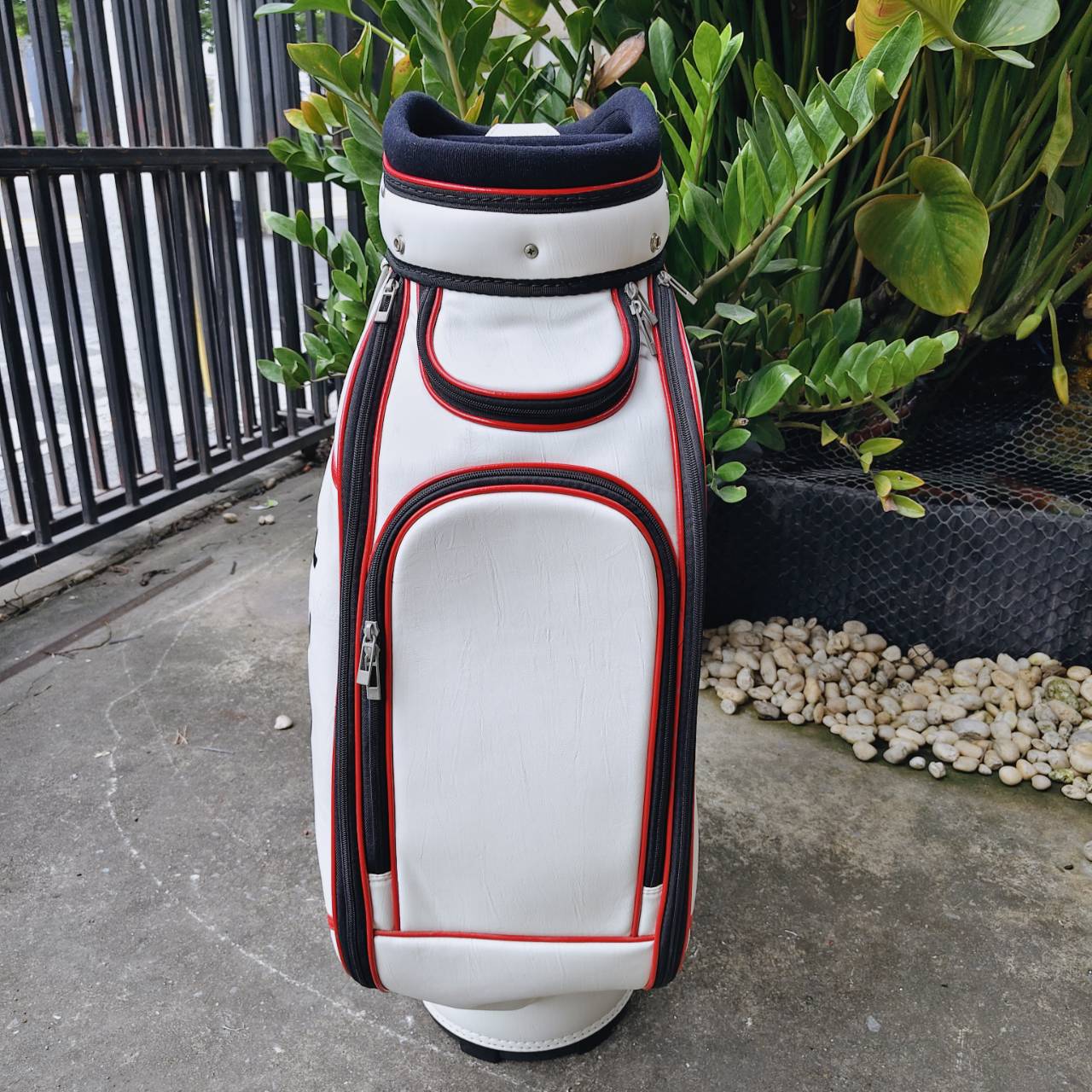 ถุงกอล์ฟ PRGR มือสอง สีขาวสวย รุ่น TOUR ใบใหญ่ จุอุปกรณ์ครบ