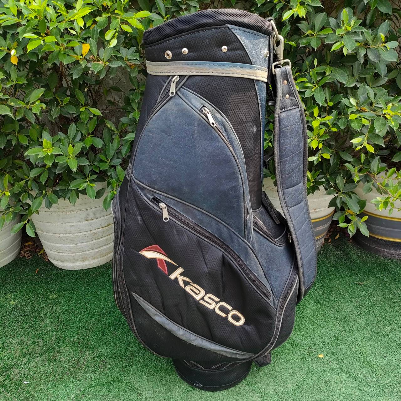 ถุงกอล์ฟ KASCO มือสอง ซิปใช้ได้หมด ถุงตั้งแข็งแรง สภาพปานกลาง ตามรูปครับ
