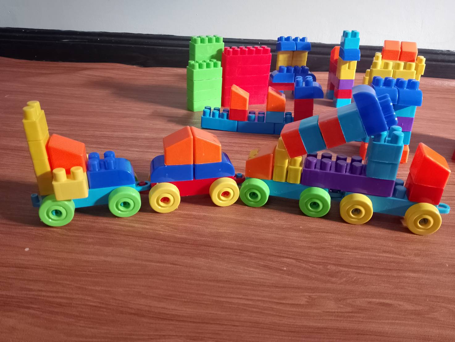 ชุดตัวต่อพลาสติกจำนวน 240 ชิ้น โลโก้เด็กอนุบาล พร้อมส่ง สื่อการสอนอนุบาล ฝึกกล้ามเนื้อมัดเล็ก ของเล่นเสริมพัฒนาการเด็ก