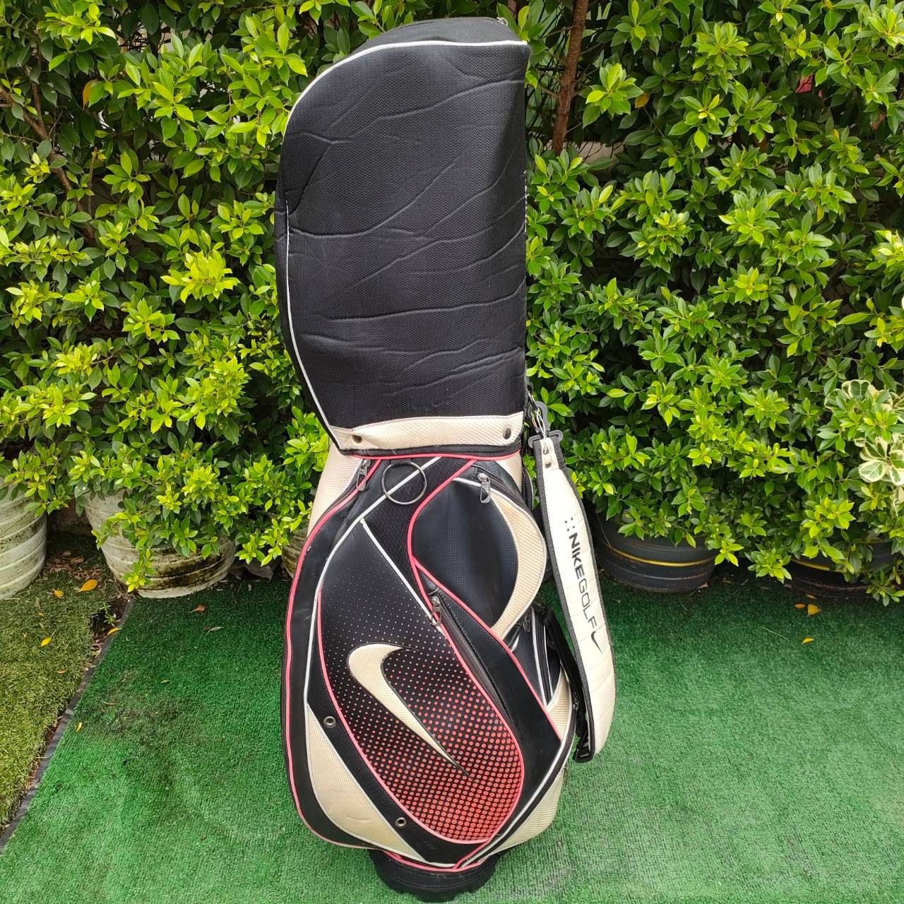 ถุงกอล์ฟ NIKE GOLF น้ำหนักเบา ช่องใส่ของเยอะ มือสอง ของแท้ BY NakaraLuxurious