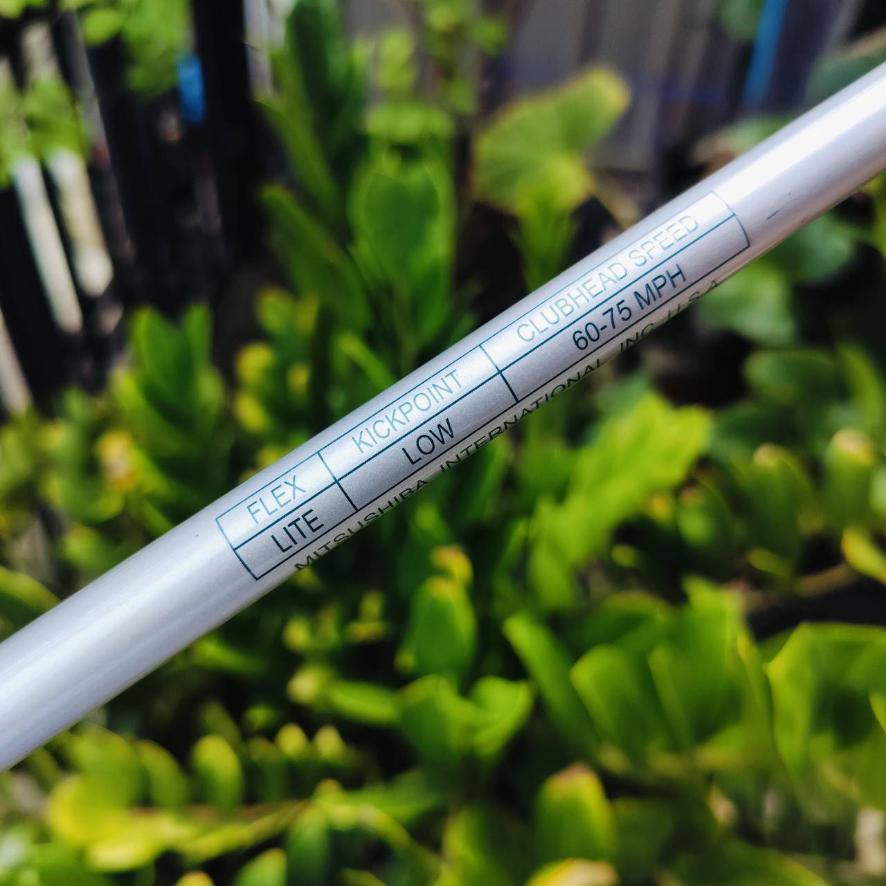 *** ก้านผู้หญิง +++ ก้านใส่หัวไม้ DECADE USA เป็นก้านสำหรับสปีดน้อย ของใหม่ ลดล้างสต๊อต!!! ความยาวเฉพาะก้าน 44 นิ้ว FLEX LITE LOW - KICK สปีด 60-75 ตีแบบสบายๆ