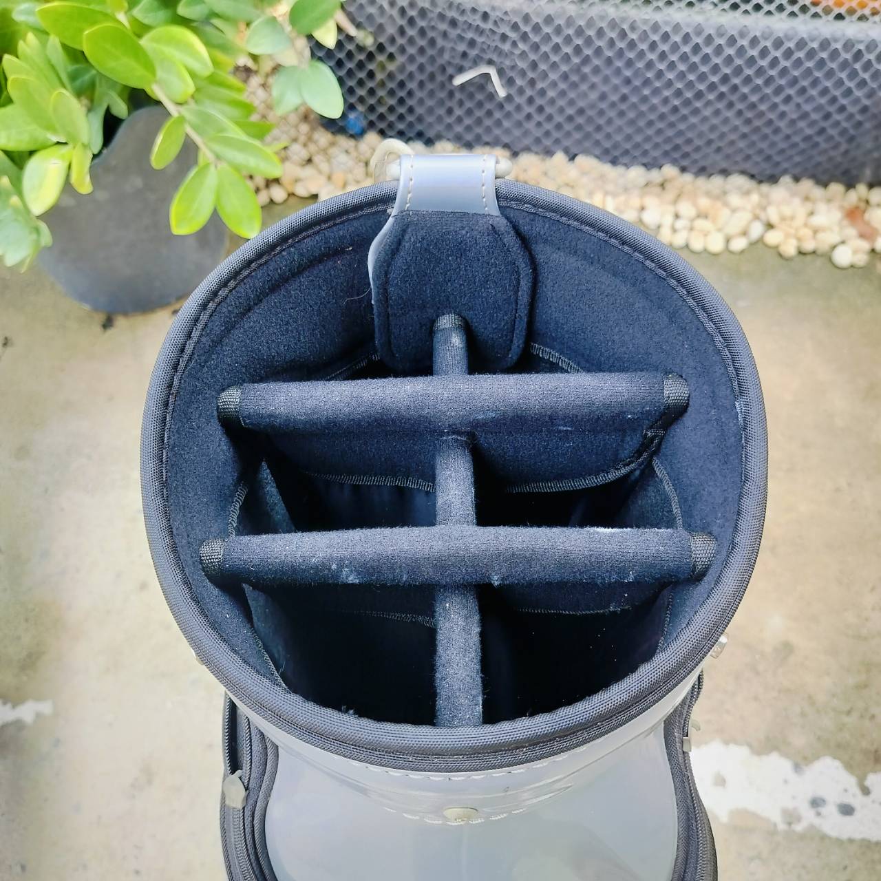 ถุงกอล์ฟ BRIDGESTONE ของแท้ มือสอง สภาพสวยเดิมๆ มีหัวซิปหลุด 1 จุด แต่ใช้ได้ปกติ ขนาดกำลังดี ลดราคาพิเศษค่ะ!!!