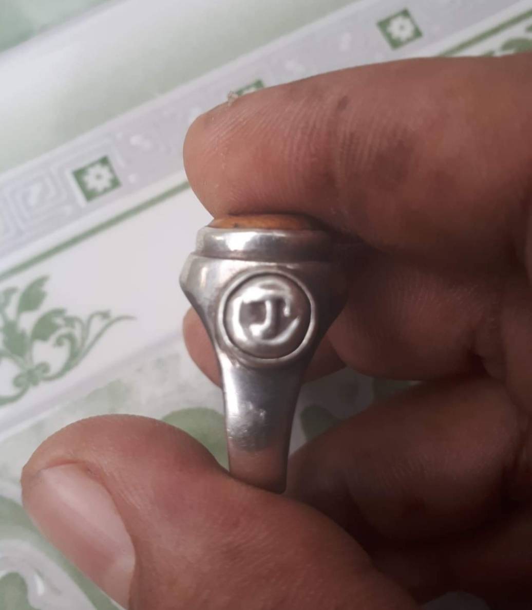 (ขายแล้ว)แหวนเงิน หัว นะโม โบราณ เครื่องราง ของขลัง เมืองนคร หัวกลาง เนื้อ ทองแดงเถื่อน หัวข้าง สองเม็ด เนื้อเงิน 6000.-