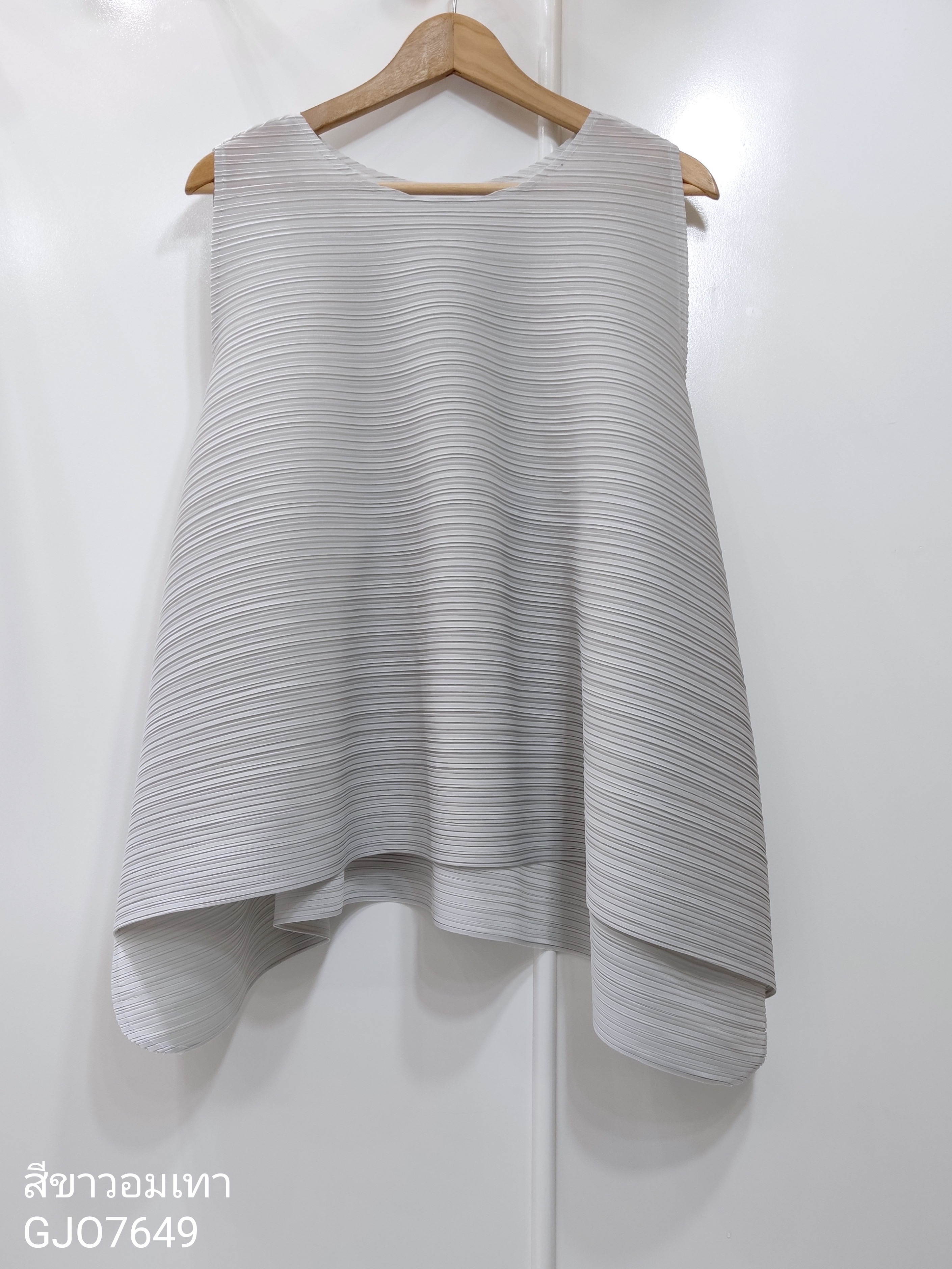 ปรับราคาลง20%!! 2MUAY รุ่น GJO7649 เสื้ออัดพลีทคุณภาพ SLEEVELESS CINCHED WAIST PLEATED TOP 11 สี FREE SIZE