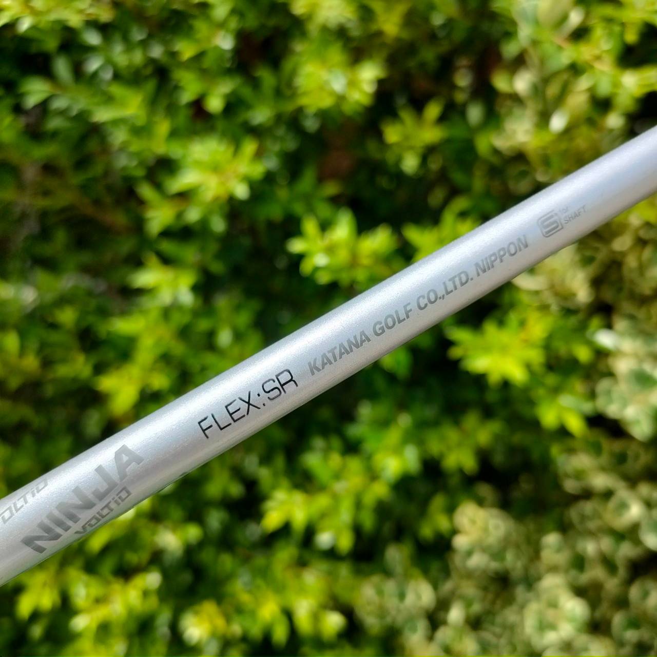 ชุดเหล็ก KATANA NINJA มีเหล็ก 6-9 เเละ PW ก้าน NINJA VOLTIO FLEX SR ตีไกลแบบจัดๆ ไกลกว่าปกติ 1 - 2 เหล็ก หน้าไม้ชันขึ้นมาก แต่ตีลูกลอยง่ายจัด และชดเชยความผิดพลาดสูง วัสดุพรีเมี่ยม ใบไม่ใหญ่เทอะทะ ก้านก็ดีมากๆครับ เหล็ก 6 ก็ไกลกว่าเหล็ก 5 หลายยี่ห้อครับ!!!