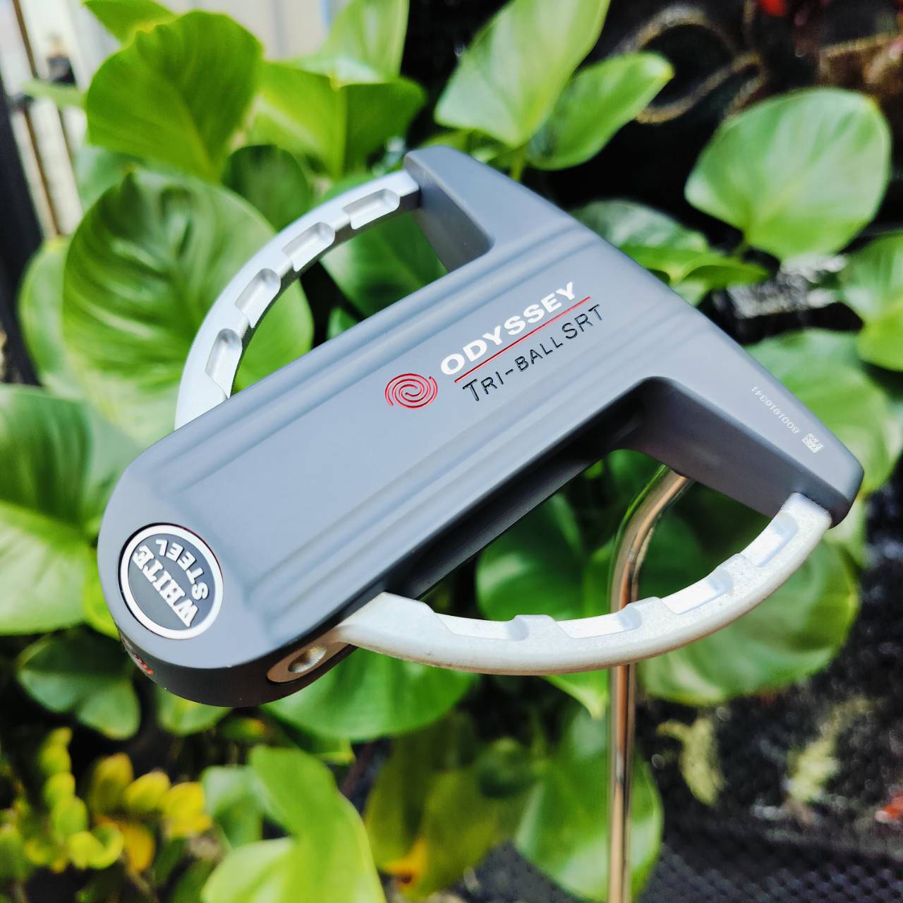 PUTTER ODYSSEY TRI-BALL SRT WHITE STEEL หน้าสัมผัสที่เกาะไลน์มาก ความยาว 35 นิ้ว มี COVER แท้ สามบอลเล็งง่ายขึ้นอีก และชดเชยสูงมาก ไม้กอล์ฟพรีเมี่ยมมือสอง ของแท้ By NakaraLuxurious