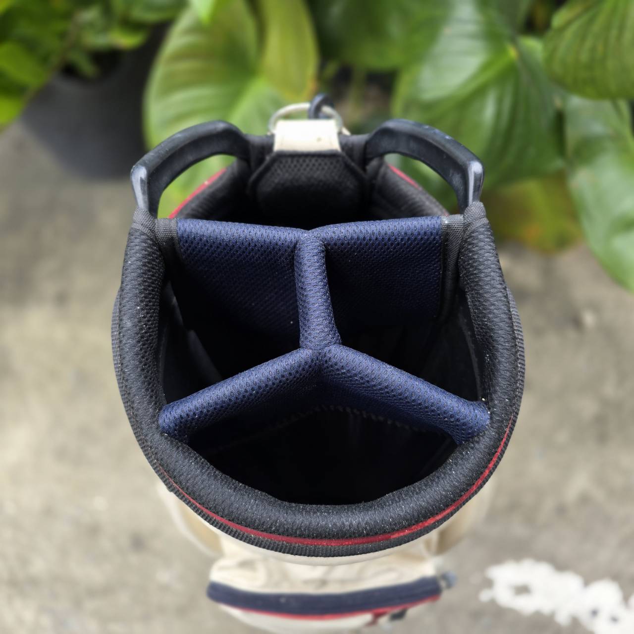 ถุงกอล์ฟ Titleist ของแท้ ** มีลอกเป็นขลุยๆค่ะ **