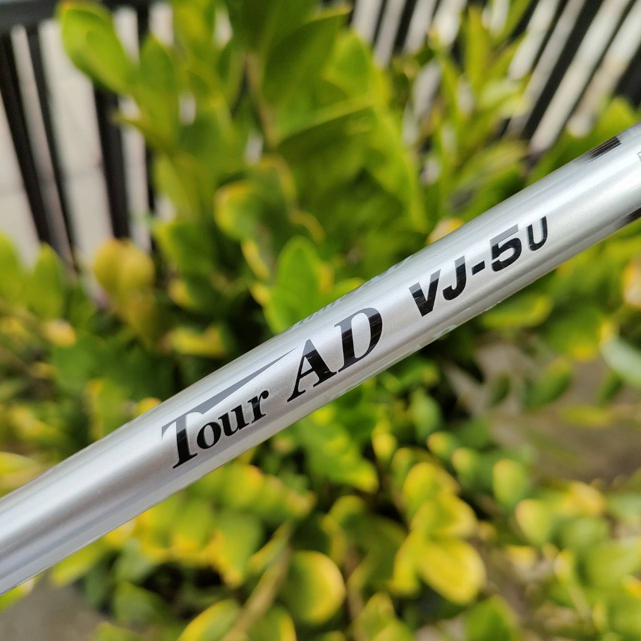 U4 KATANA VOLTIO III G SERIES เป็นรุ่นที่มีออฟเซ็ท ตีตรงมากๆ ช่วยท่านที่ตีไม่แม่น ตีเหล็กยาวไม่ได้ ต้องไม้นี้เลยค่ะ แก้ปัญหาตีเฟดได้อย่างดีมาก ไม้กอล์ฟพรีเมี่ยมญี่ปุ่นมือสอง ของแท้ By NakaraLuxurious