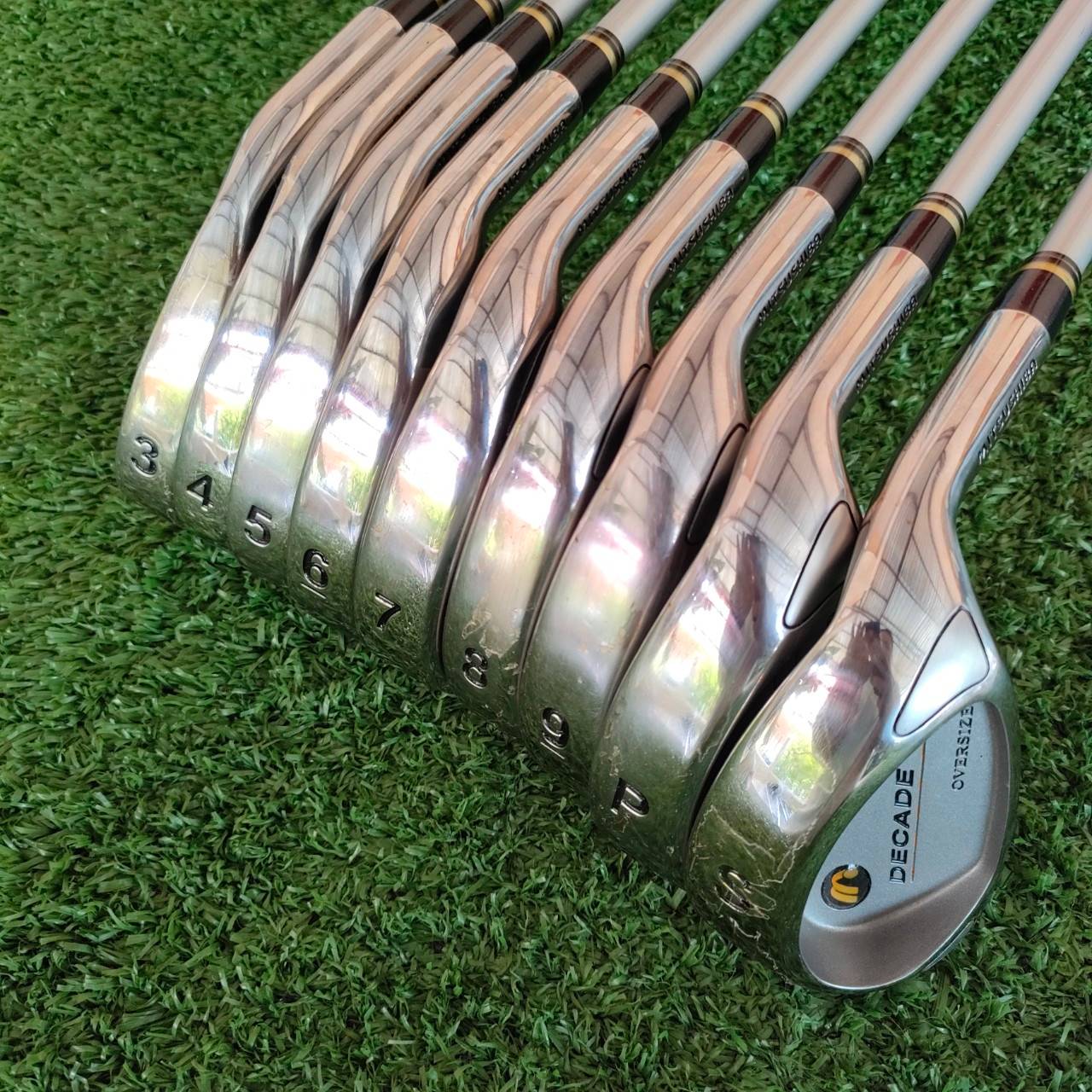 ชุดเหล็ก Mitsushiba golf JAPAN DECADE OVERSIZE ของใหม่!!! มีเหล็ก 3-9 เเละ PW SW เป็นชุดเหล็กจากญี่ปุ่นที่เน้นตีง่าย ใบใหญ่กว่าปกติ และมีถ่วงทังสเตน ไว้ทั้งด้านบนและล่างของใบเหล็ก ช่วยให้บล๊านซ์มาก!! ไม้กอล์ฟมือหนึ่ง ของแท้ BY NakaraLuxurious