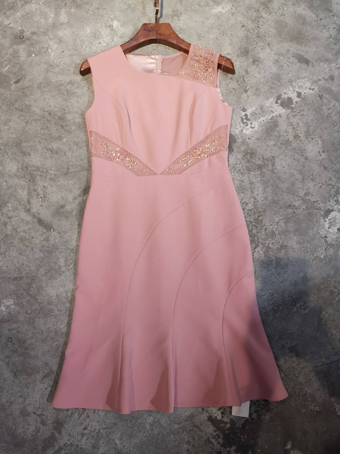 ปรับราคาลง 50% 2MUAY PREMIUM DRESS ชุดเดรสออกงาน ชุดเดรส SLEEVELESS RAFFLE DRESS รุ่น FD10853 SIZE: 3XL