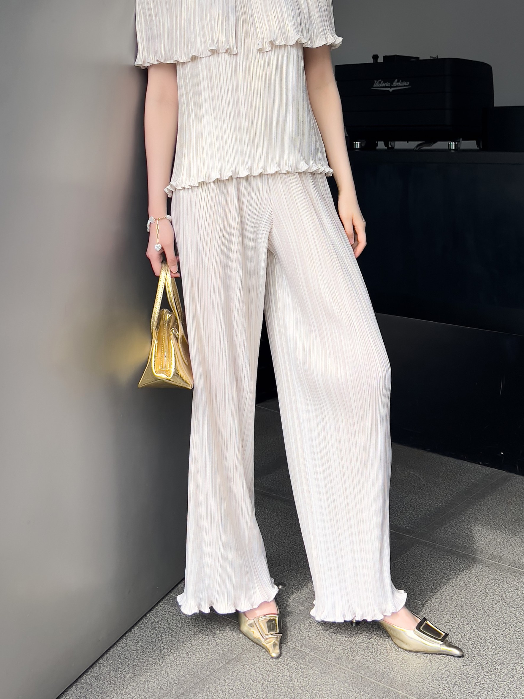 ปรับราคาลง20%!! ยาว 38.5นิ้ว! 2MUAY รุ่น GJO10106-9 กางเกงพลีทคุณภาพ STRAIGHT LEG METALLIC PLEATED PANTS 4สี FREE SIZE