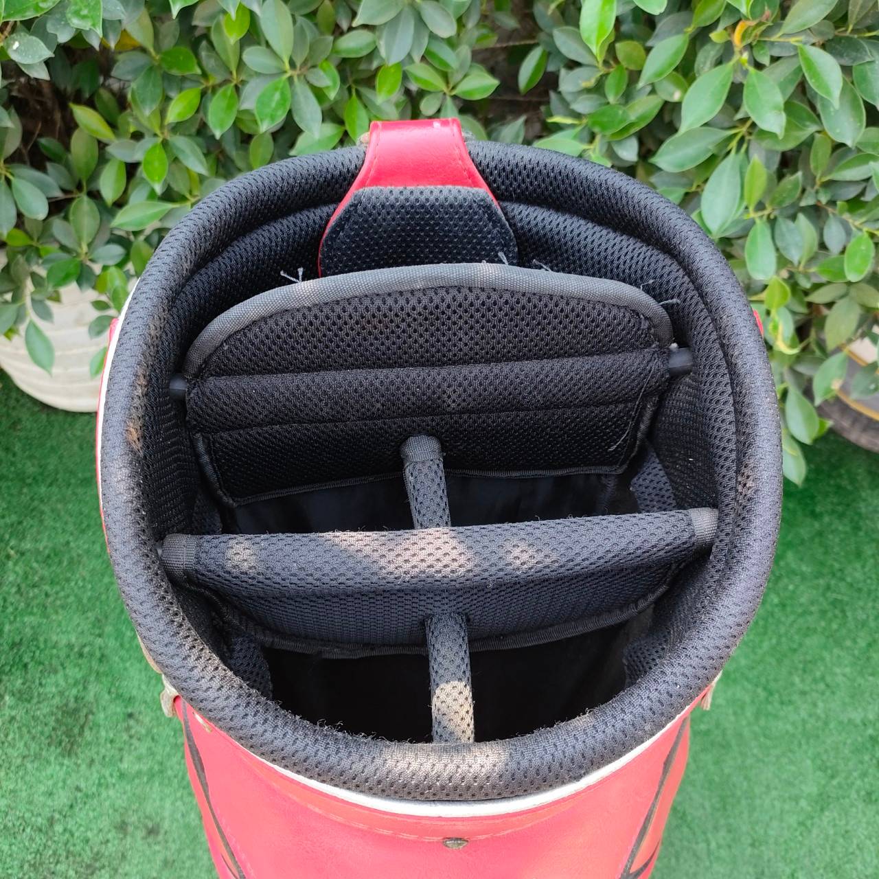 ถุงกอล์ฟ TAYLORMADE R5 มือสอง ** ถุงกอล์ฟมีตำหนิ ชิฟเเตก มีรูปให้ชมท้ายสุดค่ะ ** ถุงสวยมาก ถุง TOUR ใบใหญ่ สีแสบสุดๆ
