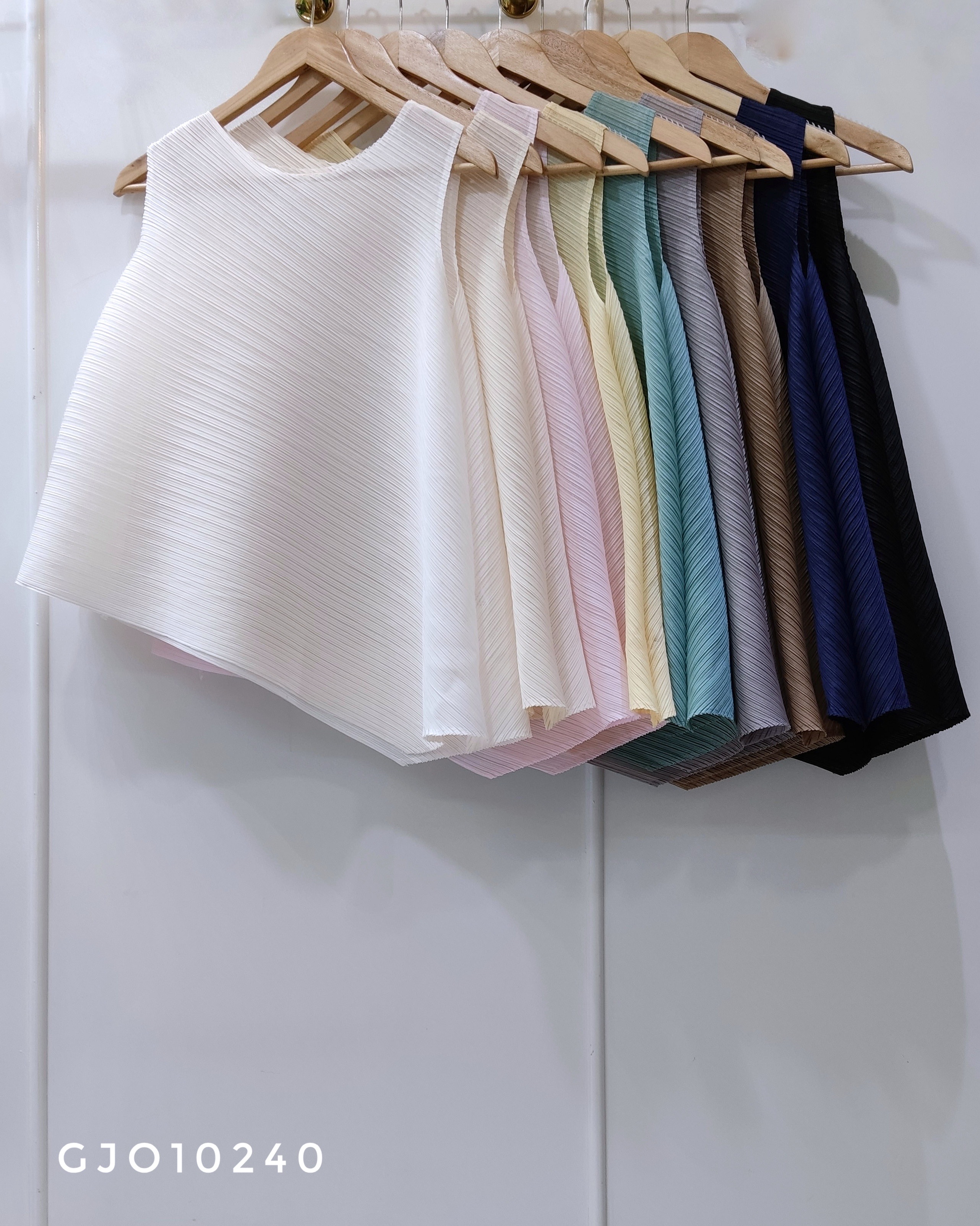2MUAY รุ่น GJO10240 เสื้ออัดพลีท SLEEVELESS ASYMMETRIC PLEATED TOP