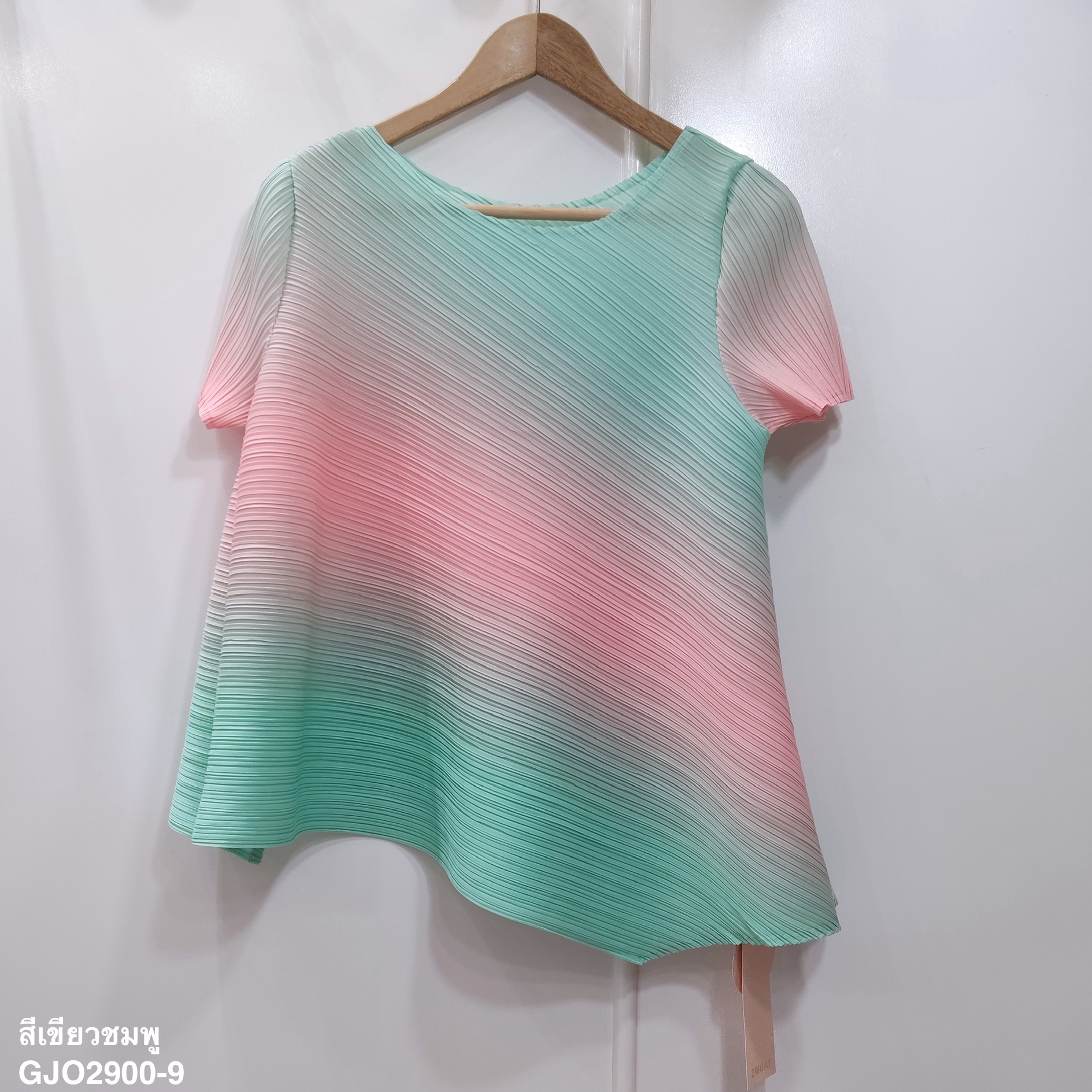 ปรับราคาลง20%!! 2MUAY รุ่น GJO2900-9 เสื้อพลีทคุณภาพ SHORT SLEEVE ASYMMETRIC GRADIENT PLEATED TOP 4 สี FREE SIZE