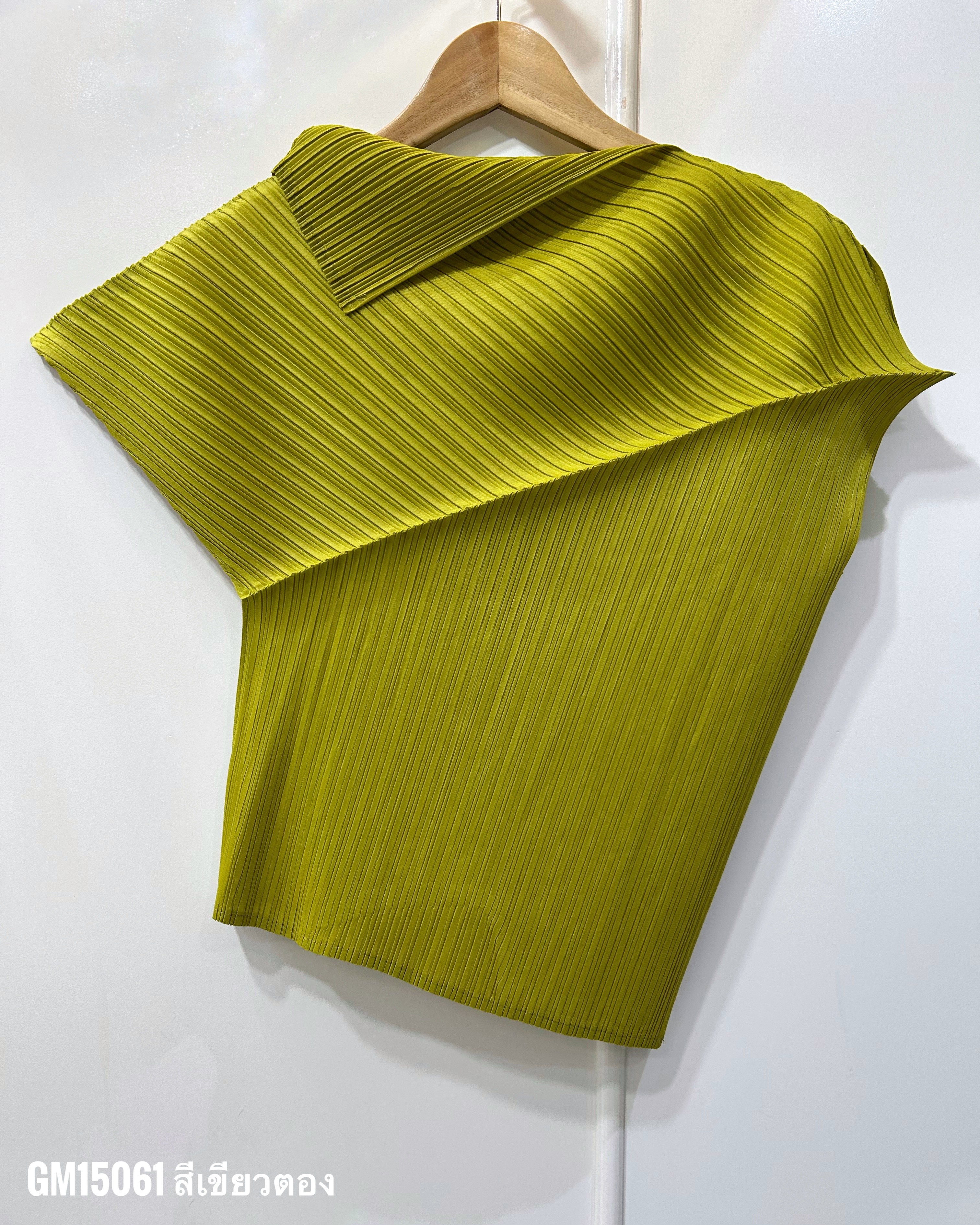 อกถึง 40 นิ้ว 2MUAY รุ่น GM15061 เสื้ออัดพลีท FOLD NECK ASYMMETRIC PLEATED TOP 12สี FREE SIZE