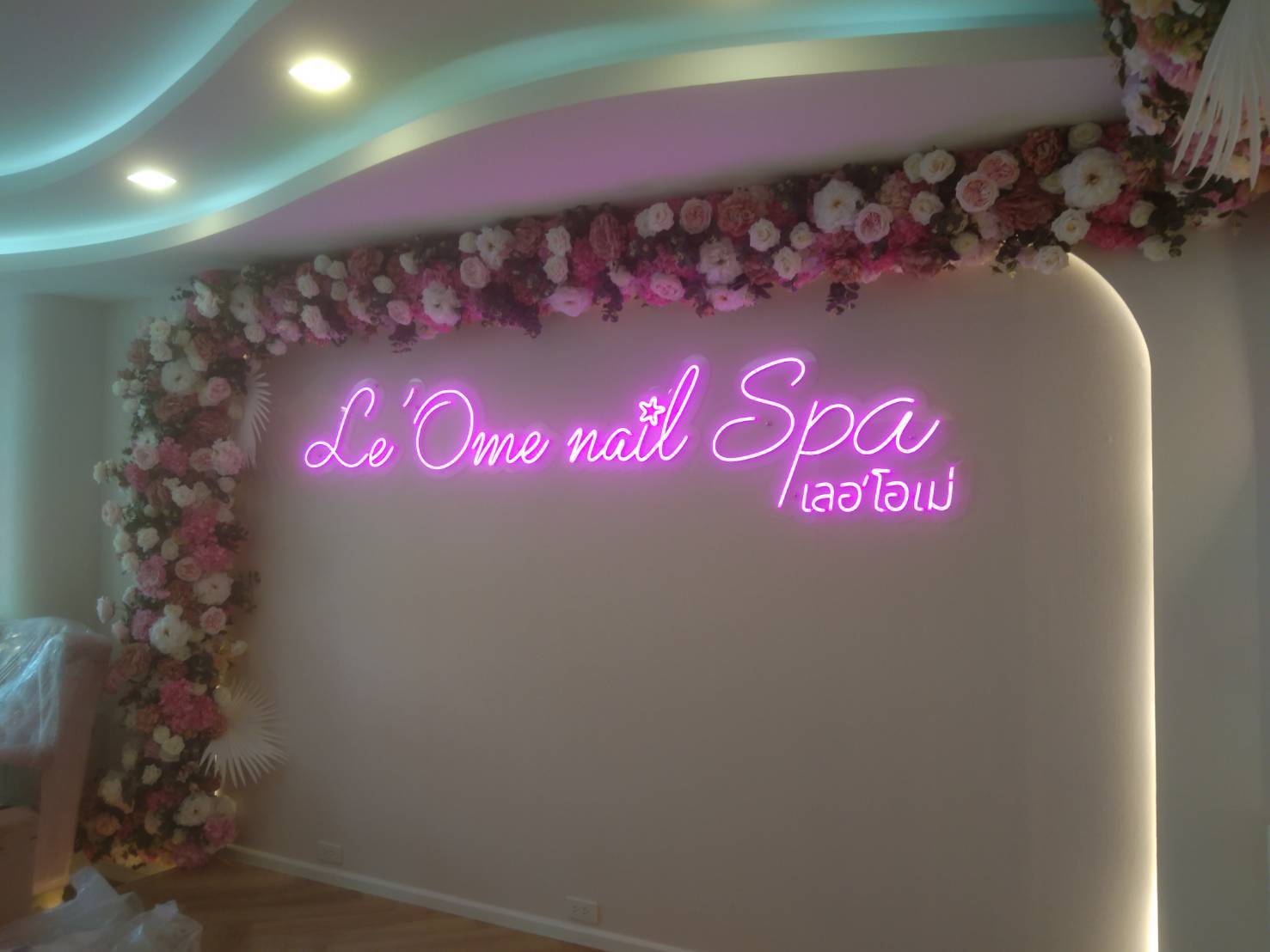 ป้ายไฟนีออนดัดLED แสงสีชมพู
