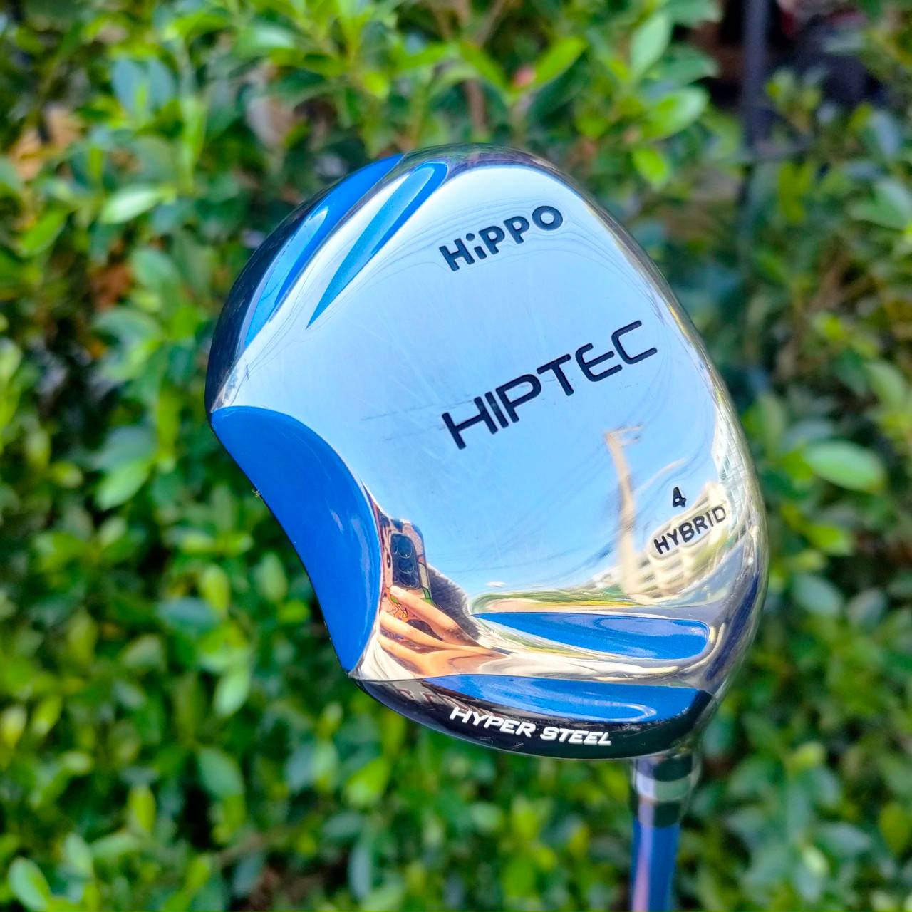 HYBRID 4 HIPPO HIPEC ก้าน MITSUBISHI RAYON FLEX R สภาพสวยมากใหม่เลยครับ หัวดีไซน์พิเศษ ตีง่ายจริงๆ ออกเป็นสี่เหลี่ยมเพื่อให้ HIGH M.O.I. และมีเว้าด้านหลัง