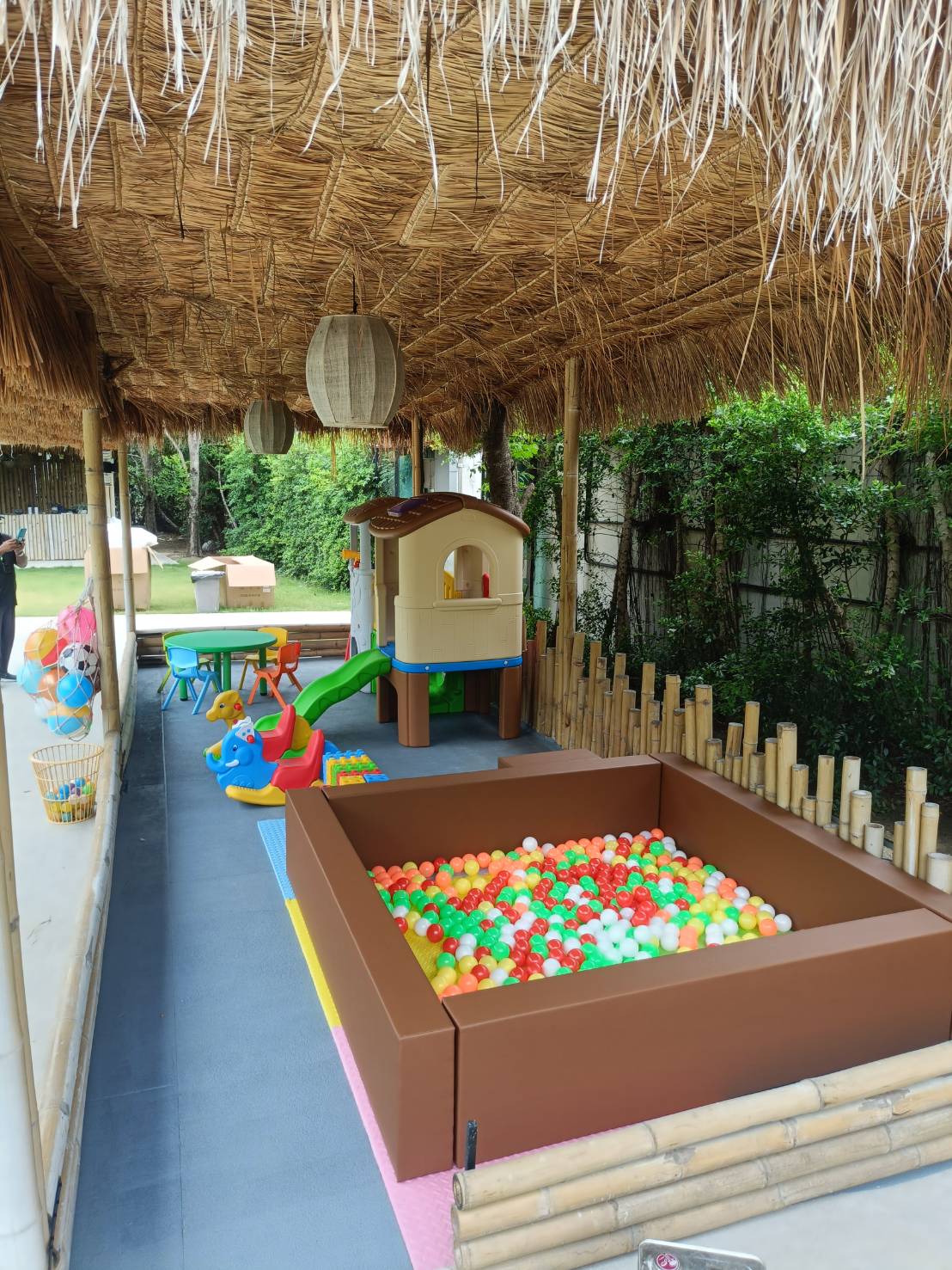 บ่อบอลพร้อมบันได ห้องบอล คอกกั้นเด็ก บุนวมนิ่ม,คอกกั้น, เบาะนุ่มนิ่ม หนัง soft play, indoor playground ของเล่นเสริมพัฒนาการ รับสั่งทำบ่อบอล ตามขนาด